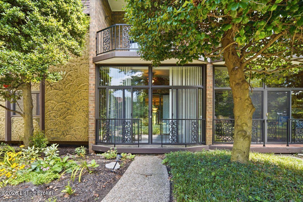 1602 Gardiner Ln Apt 130 Property Photo 1