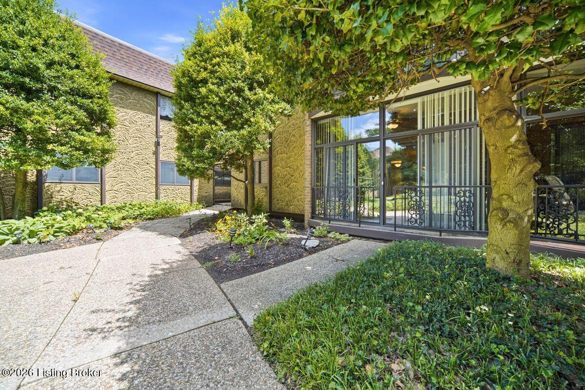 1602 Gardiner Ln Apt 130 Property Photo 2