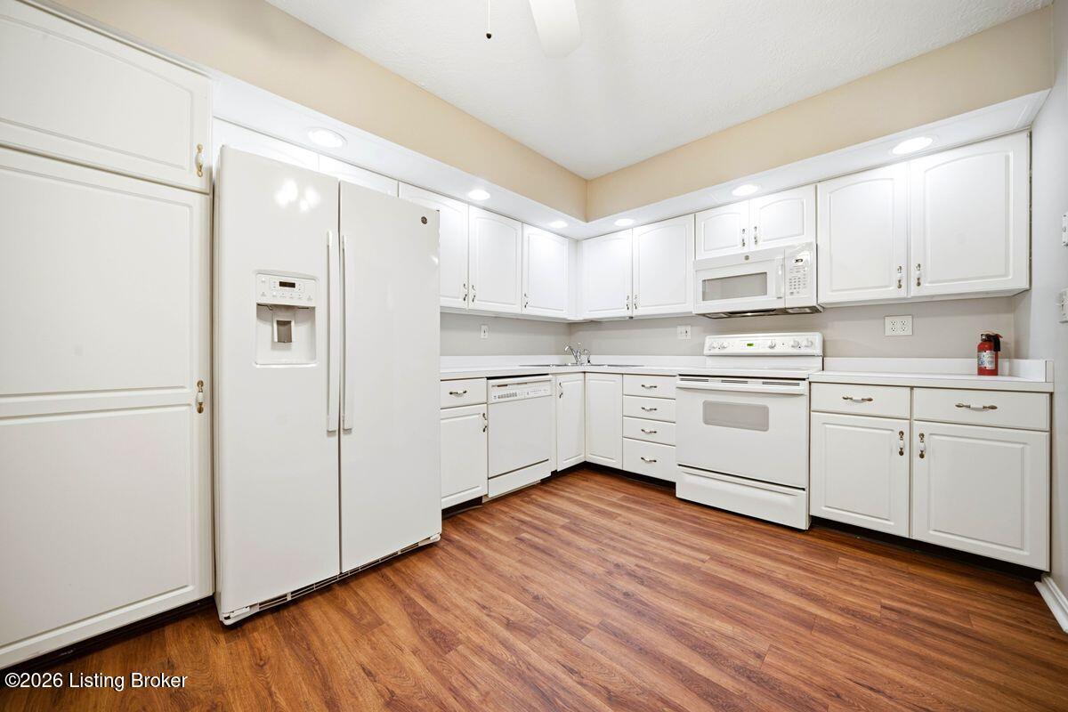 1602 Gardiner Ln Apt 130 Property Photo 7