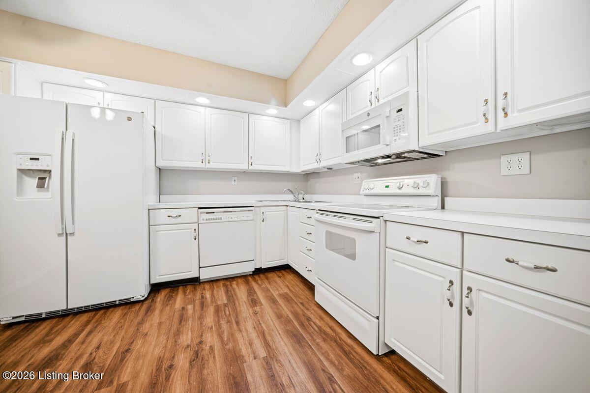 1602 Gardiner Ln Apt 130 Property Photo 8