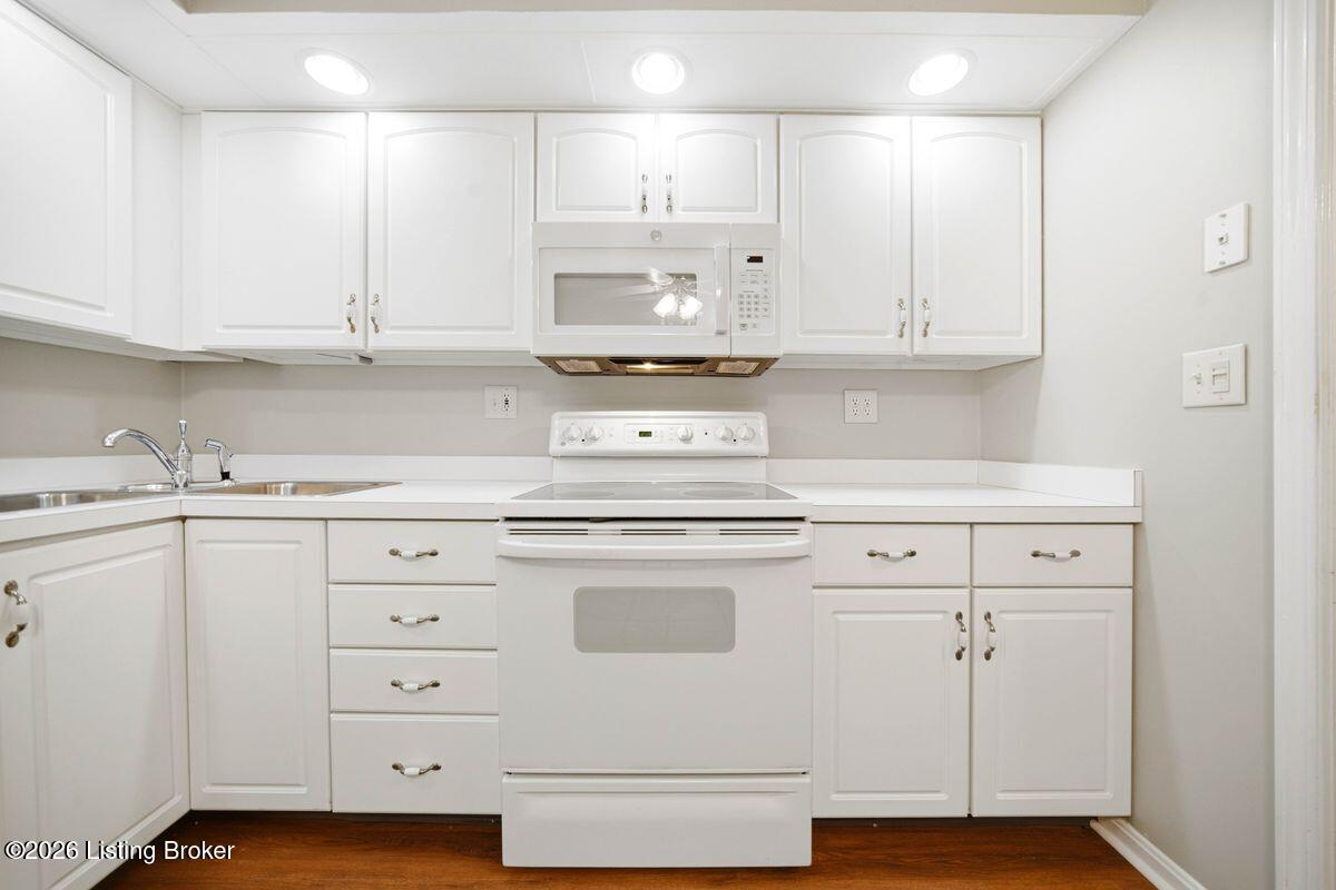 1602 Gardiner Ln Apt 130 Property Photo 9
