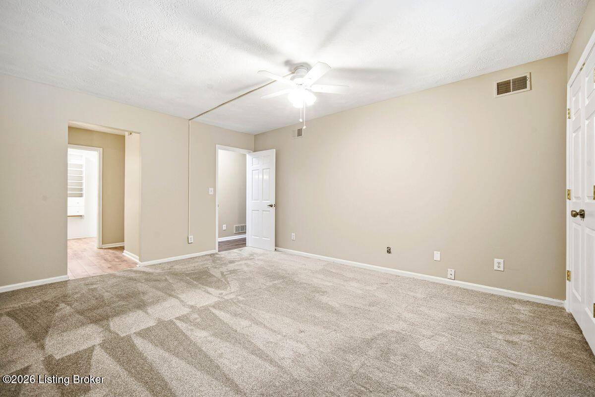 1602 Gardiner Ln Apt 130 Property Photo 18