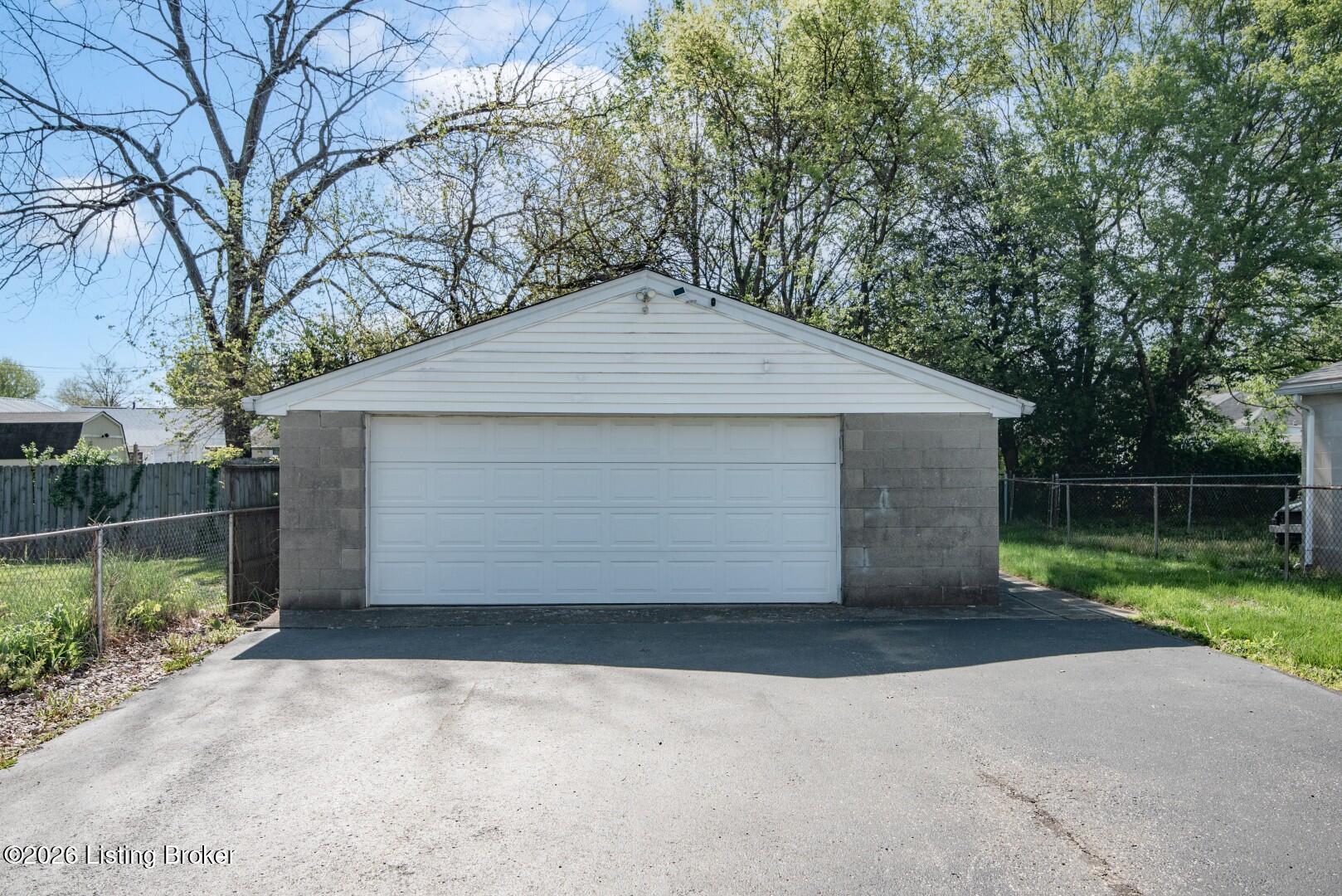 720 Gheens Ave Property Photo 39