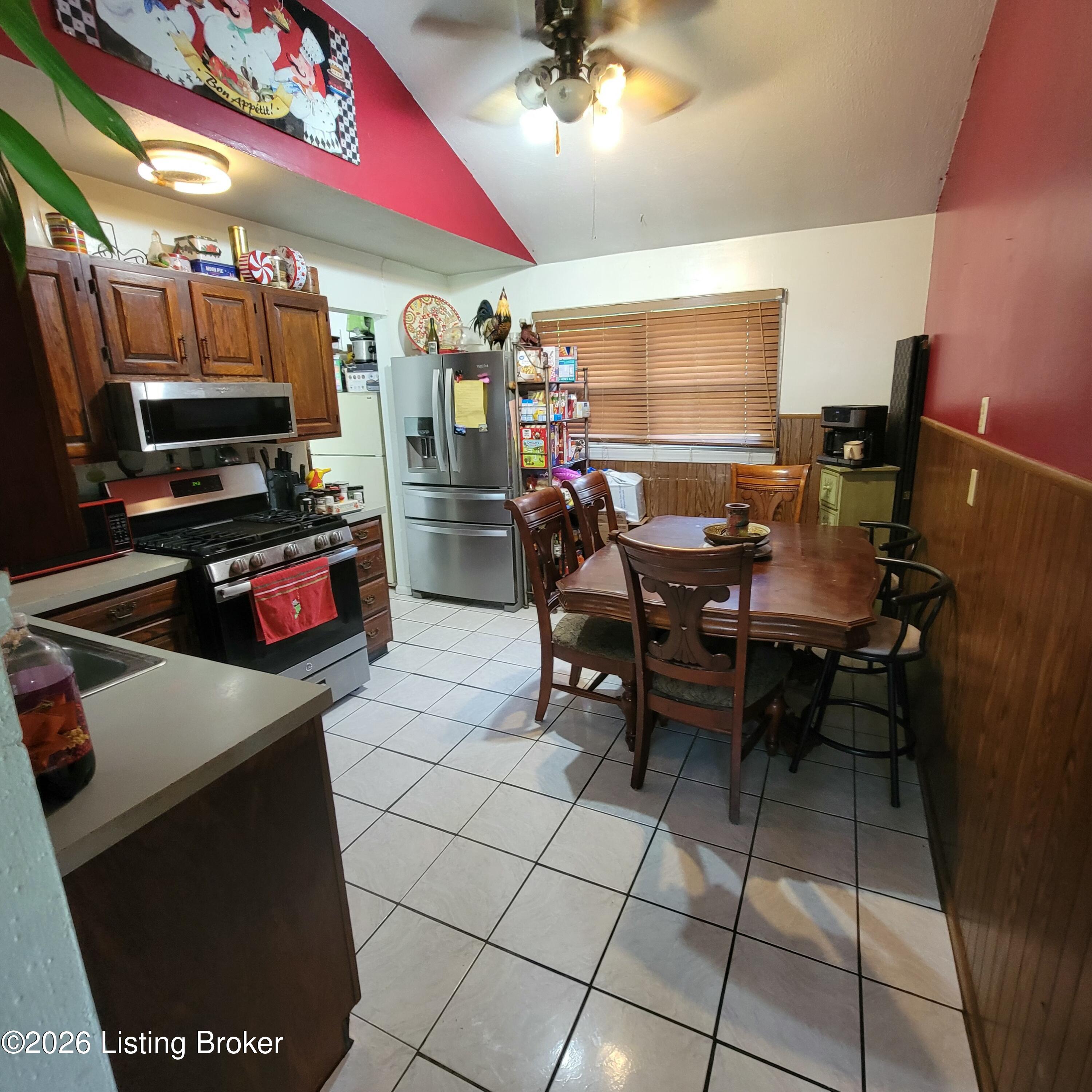 13306 Girvan Ave Property Photo 6