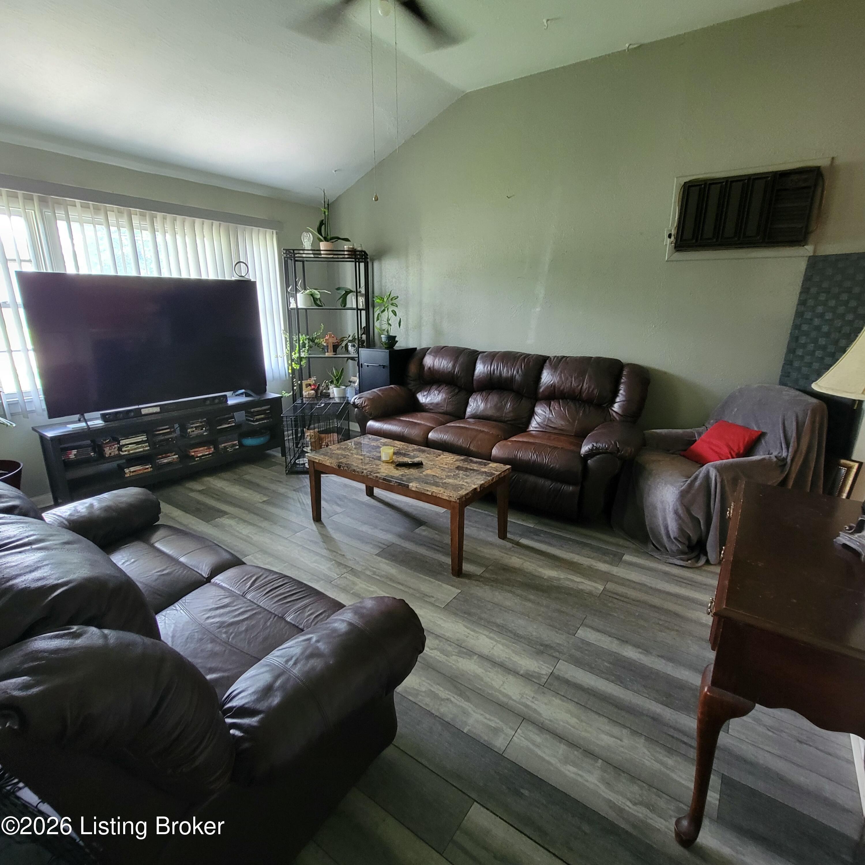 13306 Girvan Ave Property Photo 8
