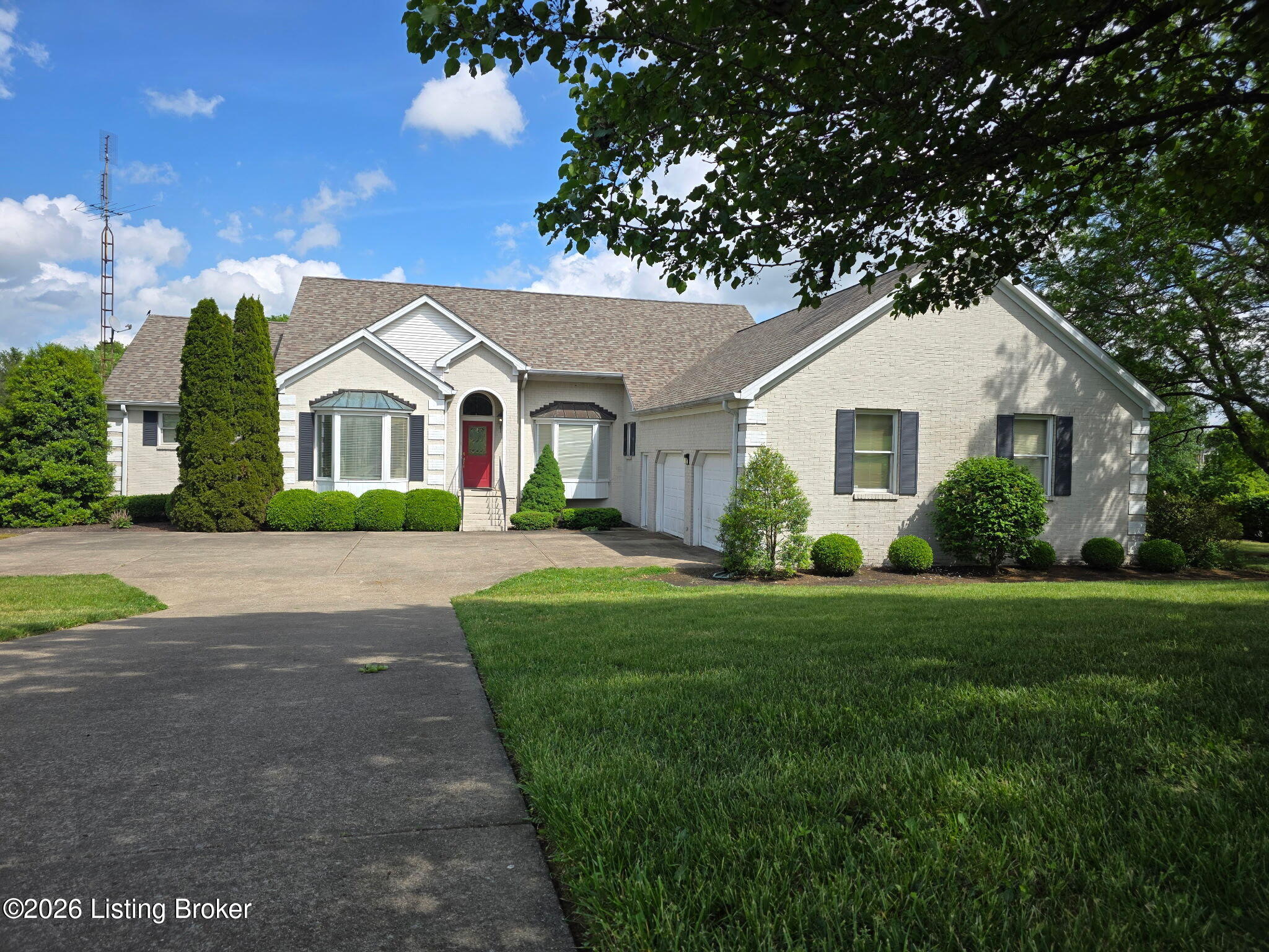 102 Lakeview Dr Property Photo 1