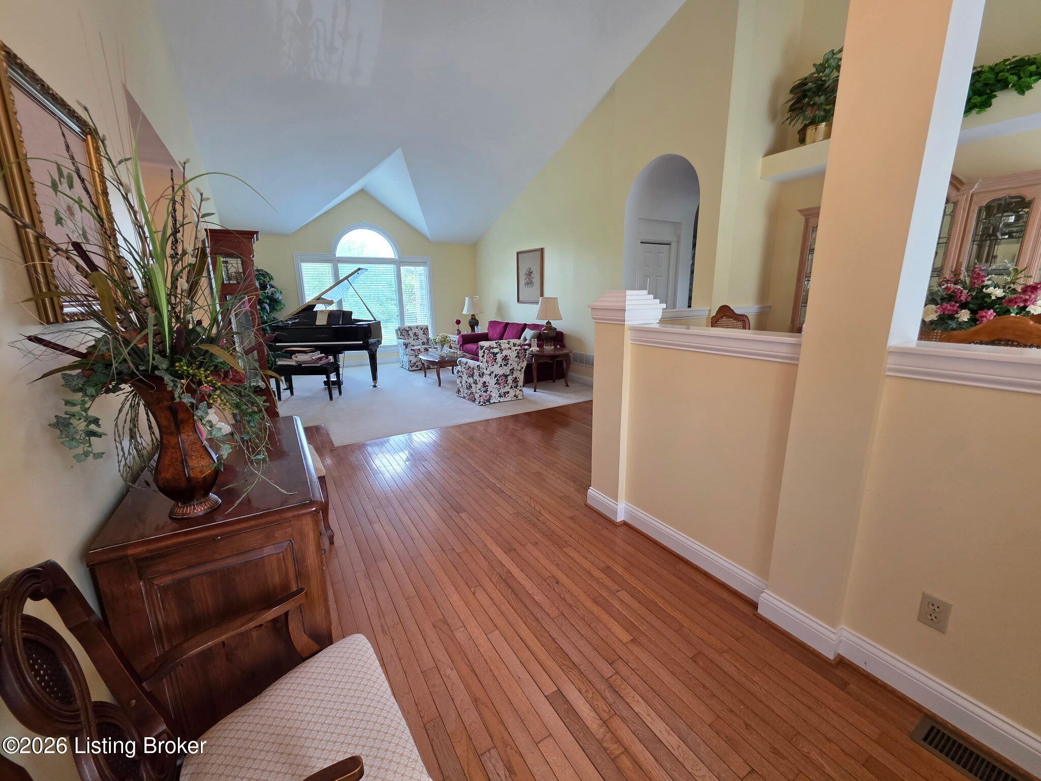 102 Lakeview Dr Property Photo 2