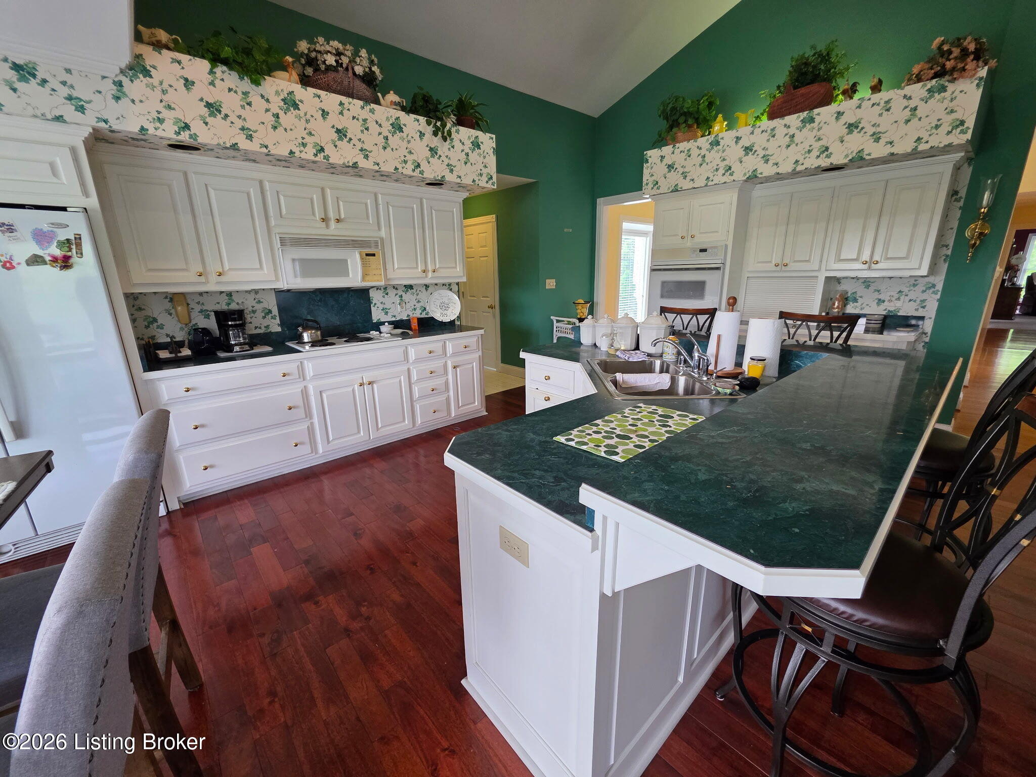 102 Lakeview Dr Property Photo 8