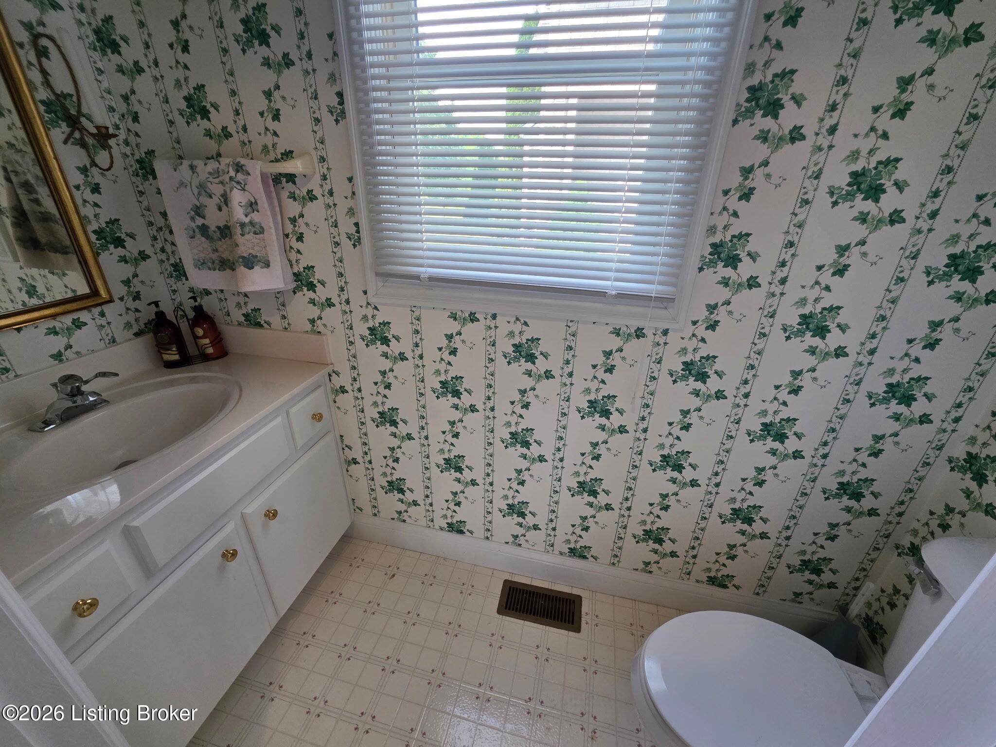 102 Lakeview Dr Property Photo 14