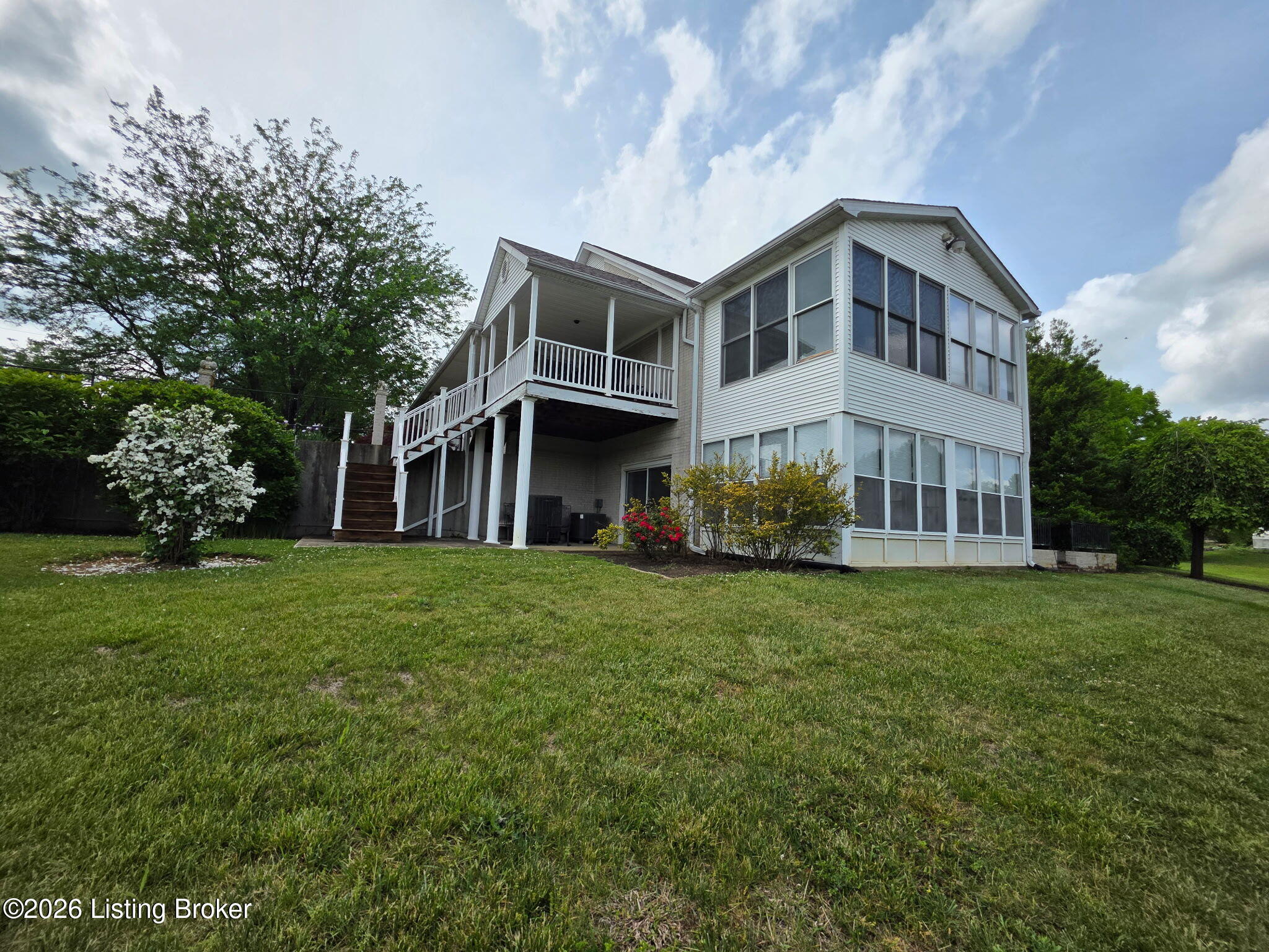 102 Lakeview Dr Property Photo 28