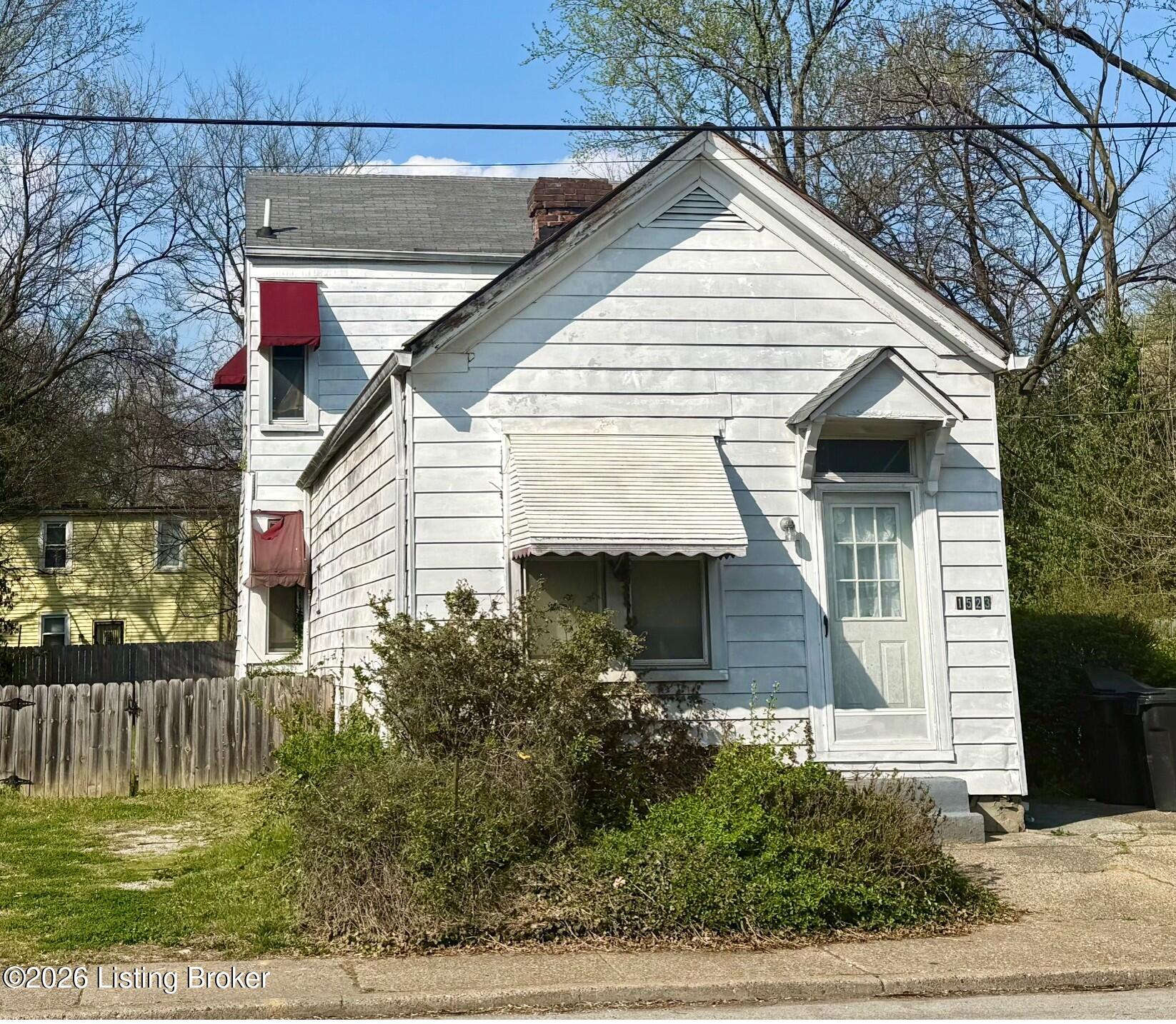 1523 W Oak St Property Photo 1