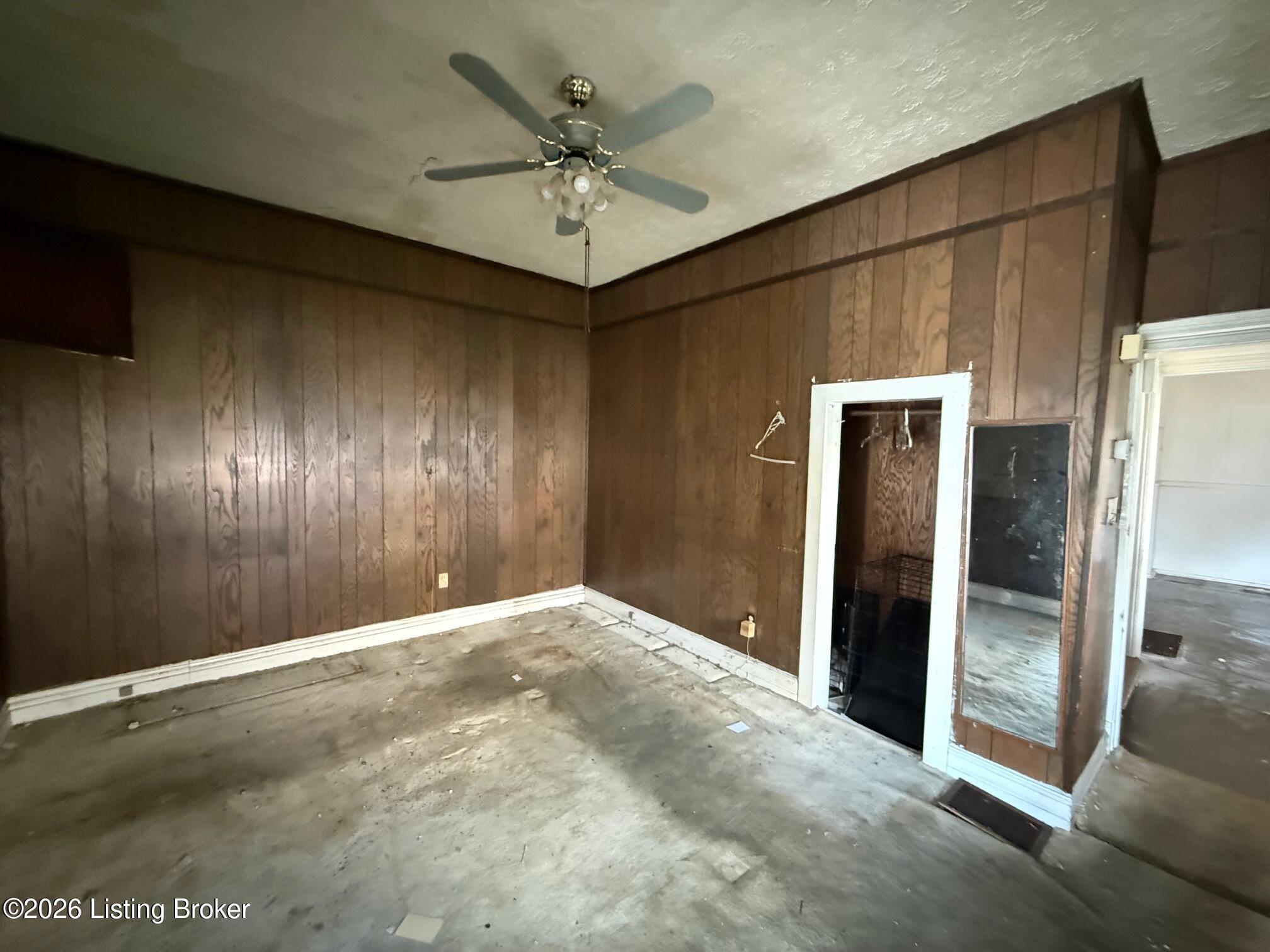 1523 W Oak St Property Photo 4