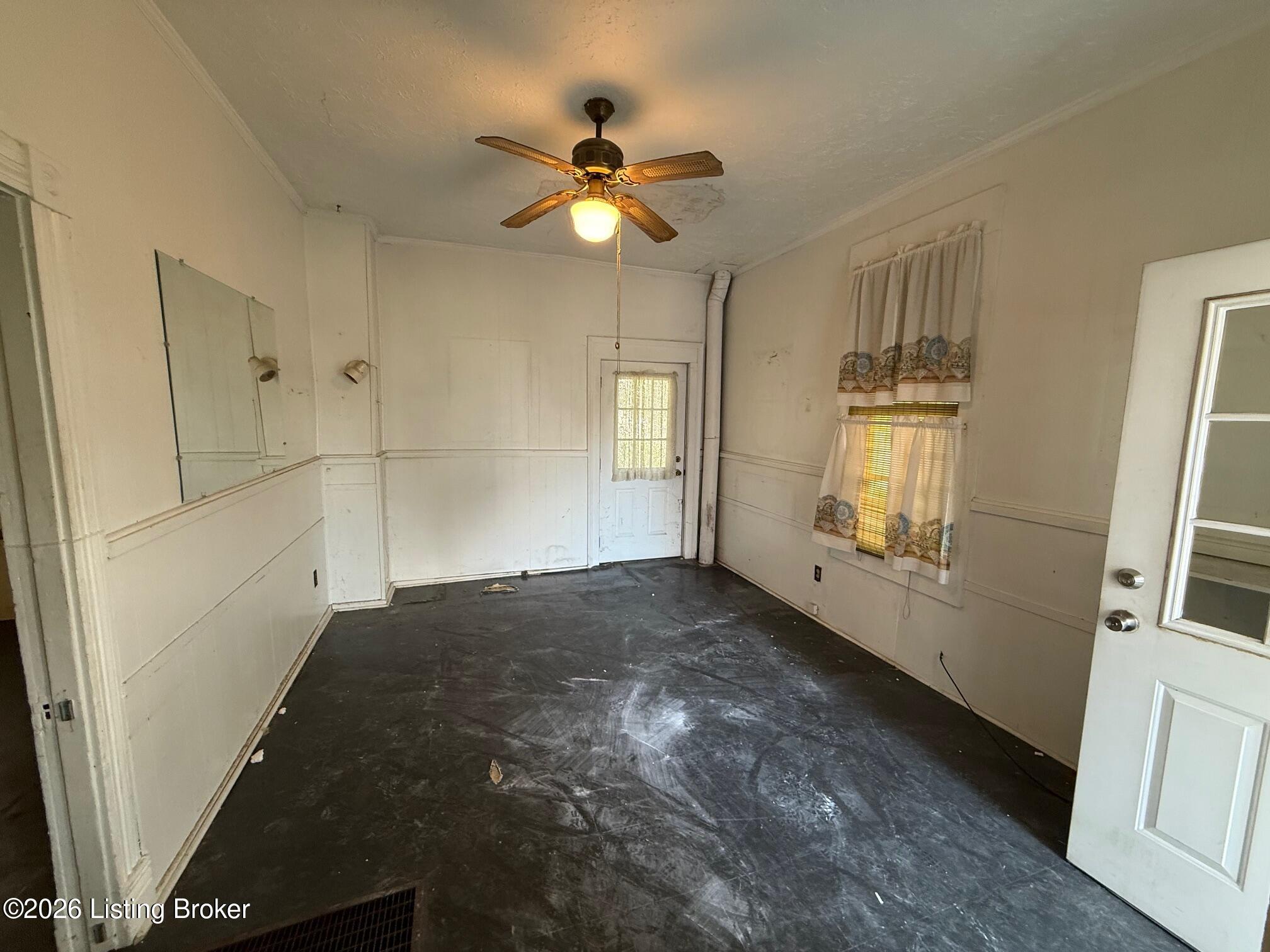 1523 W Oak St Property Photo 9
