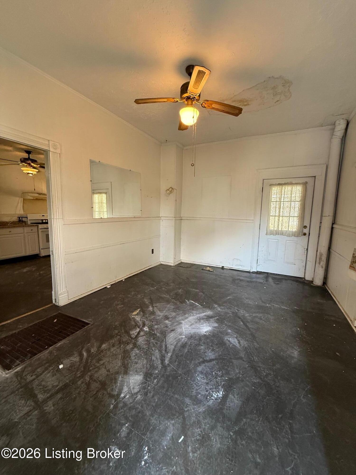 1523 W Oak St Property Photo 11