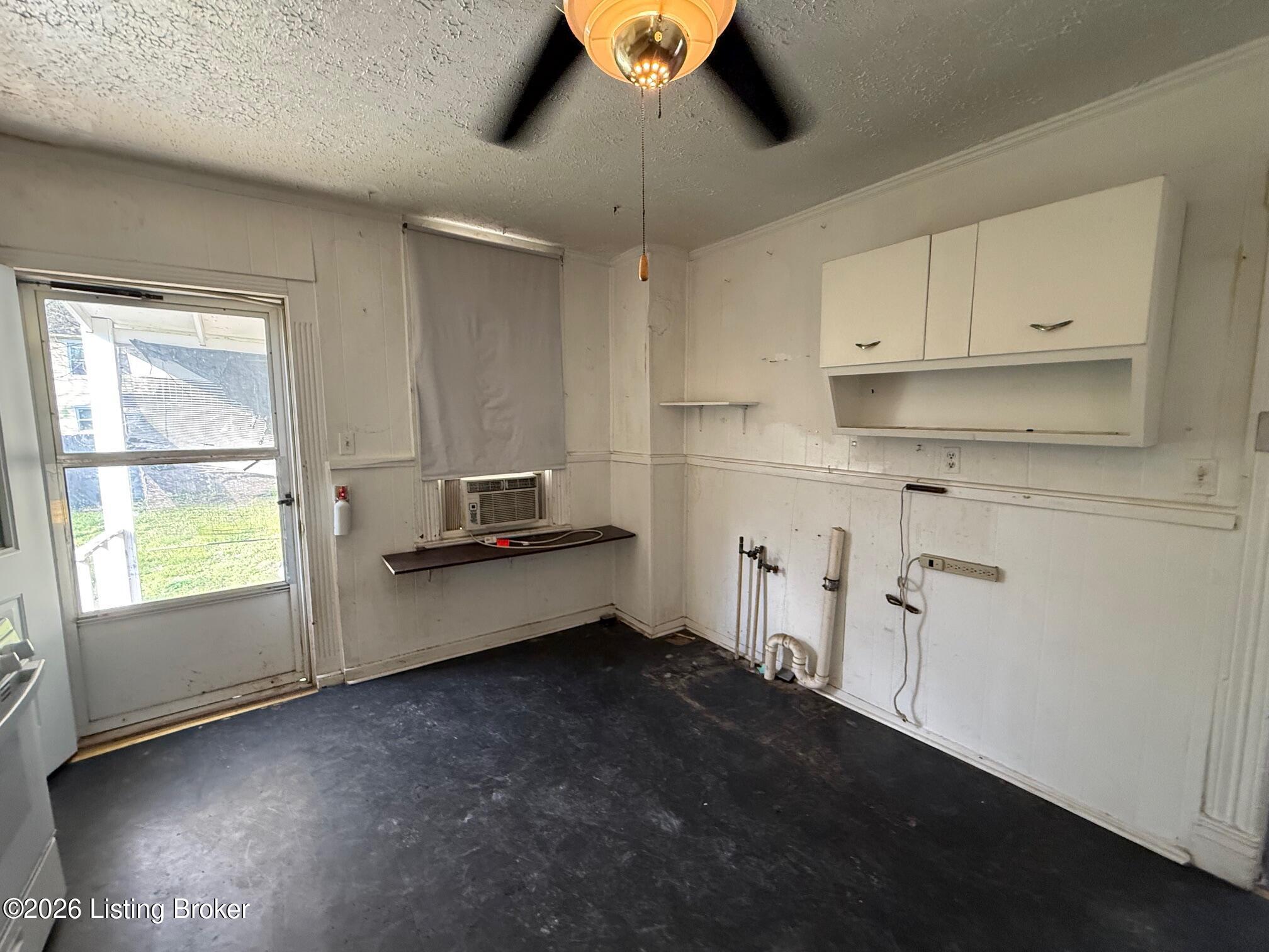 1523 W Oak St Property Photo 14