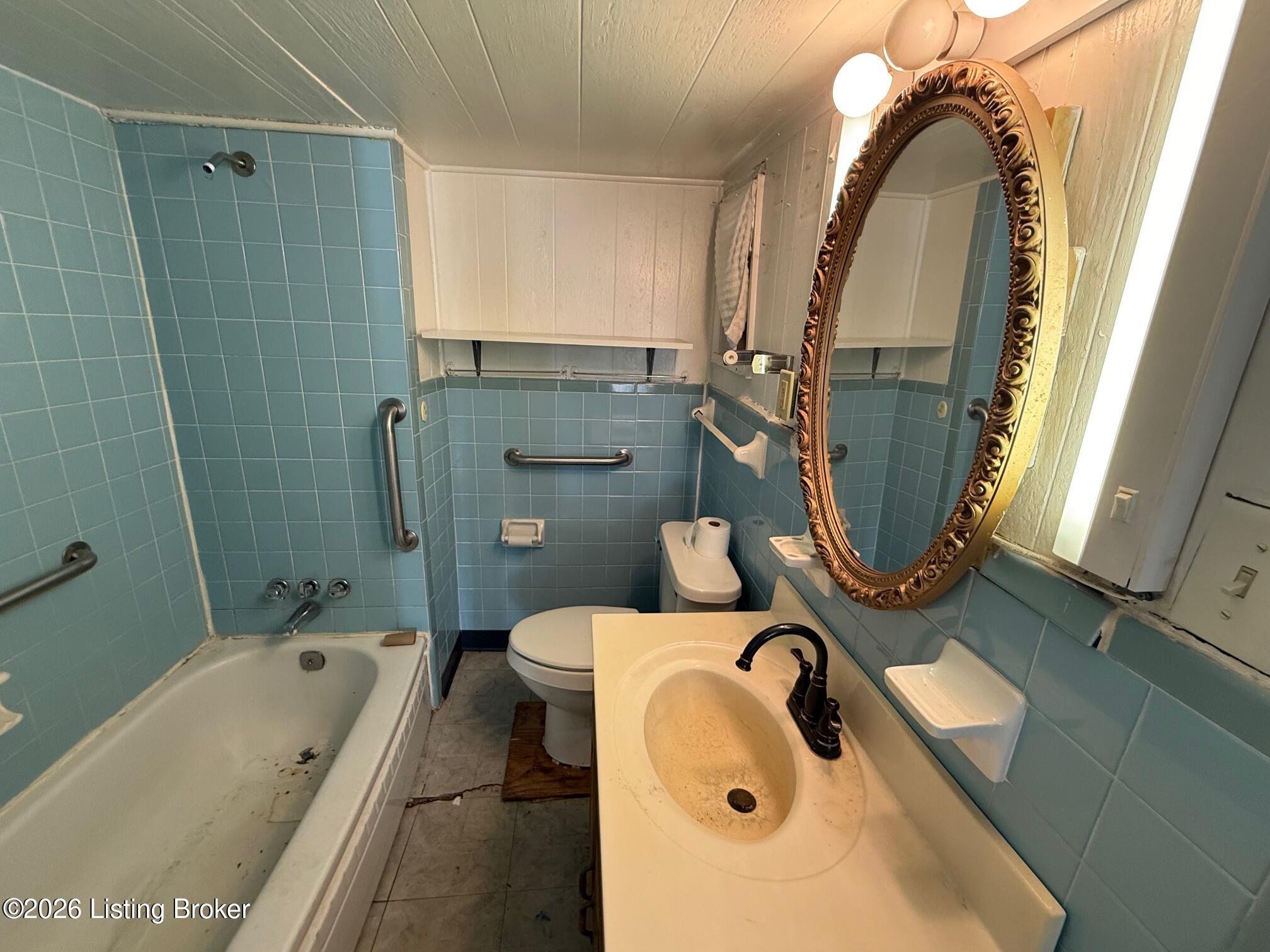 1523 W Oak St Property Photo 16