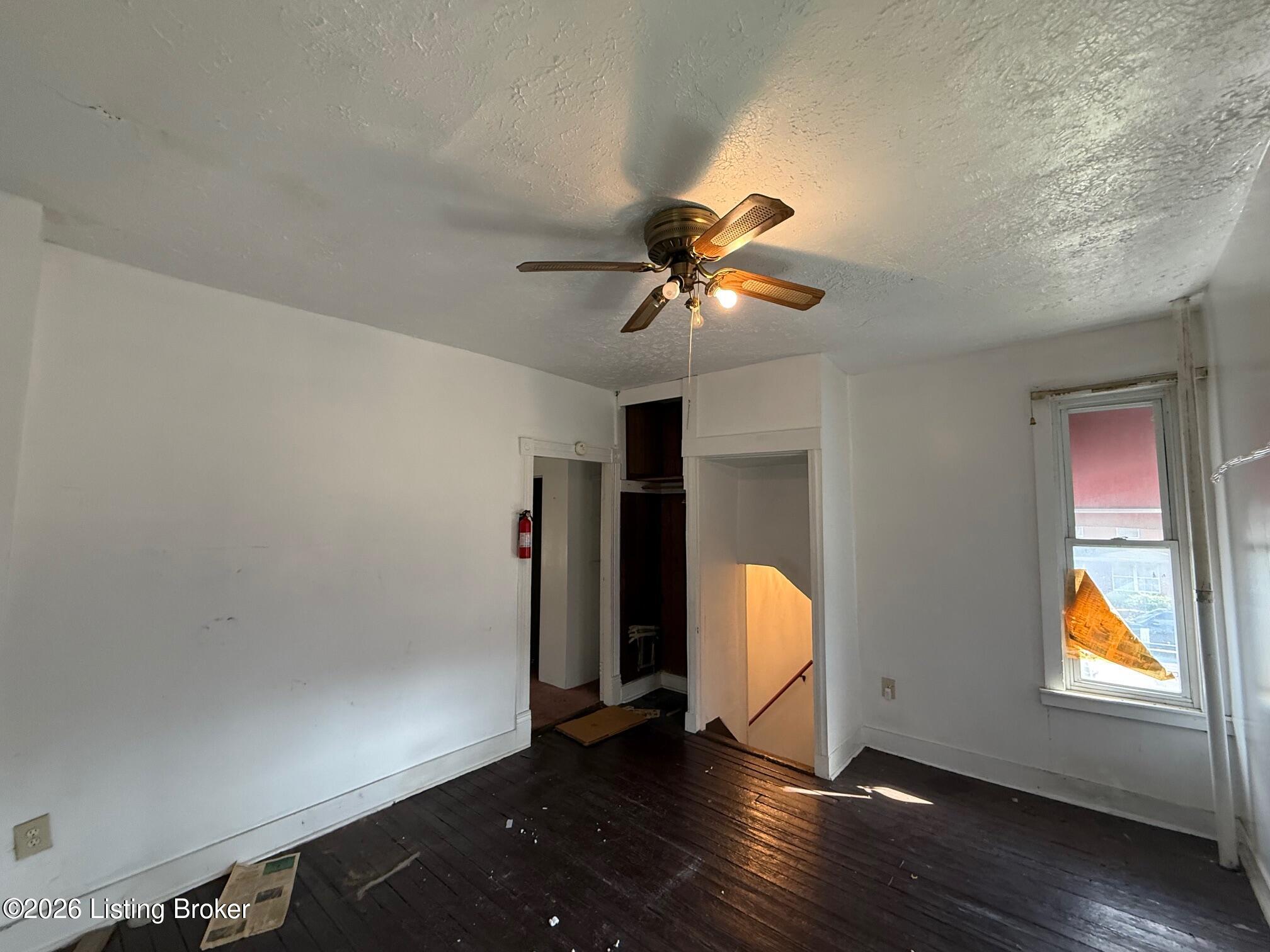 1523 W Oak St Property Photo 18