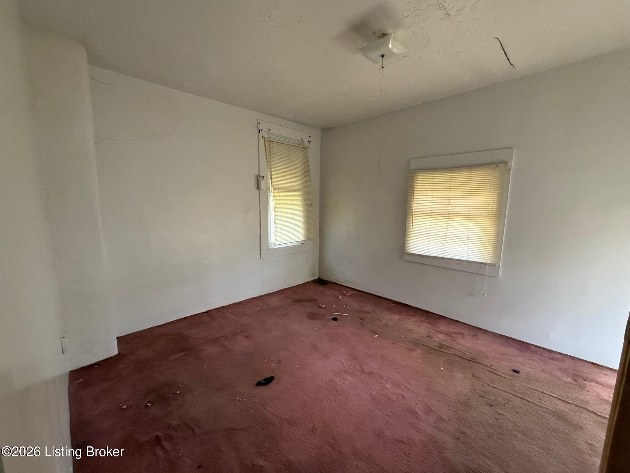 1523 W Oak St Property Photo 19