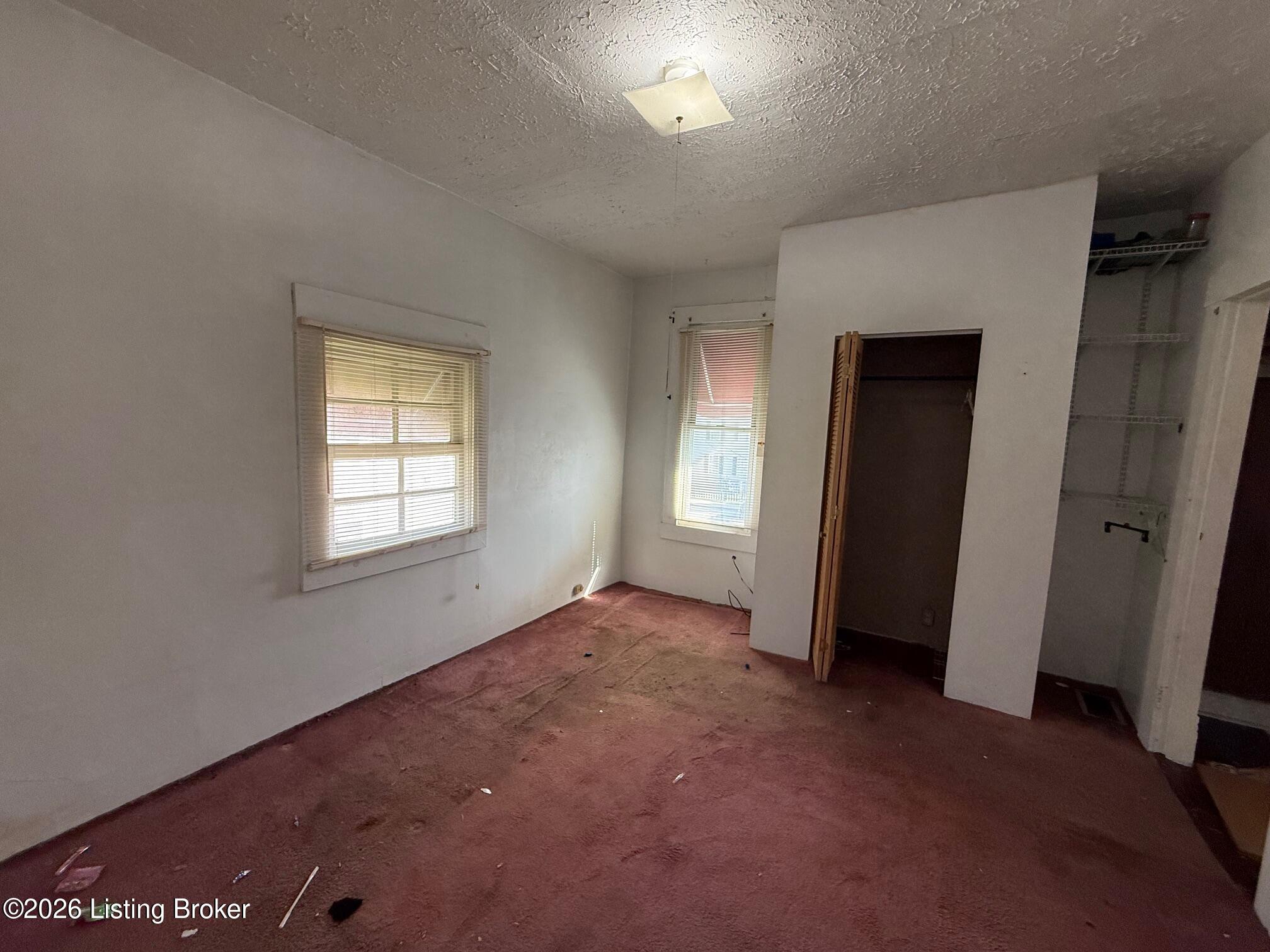 1523 W Oak St Property Photo 20