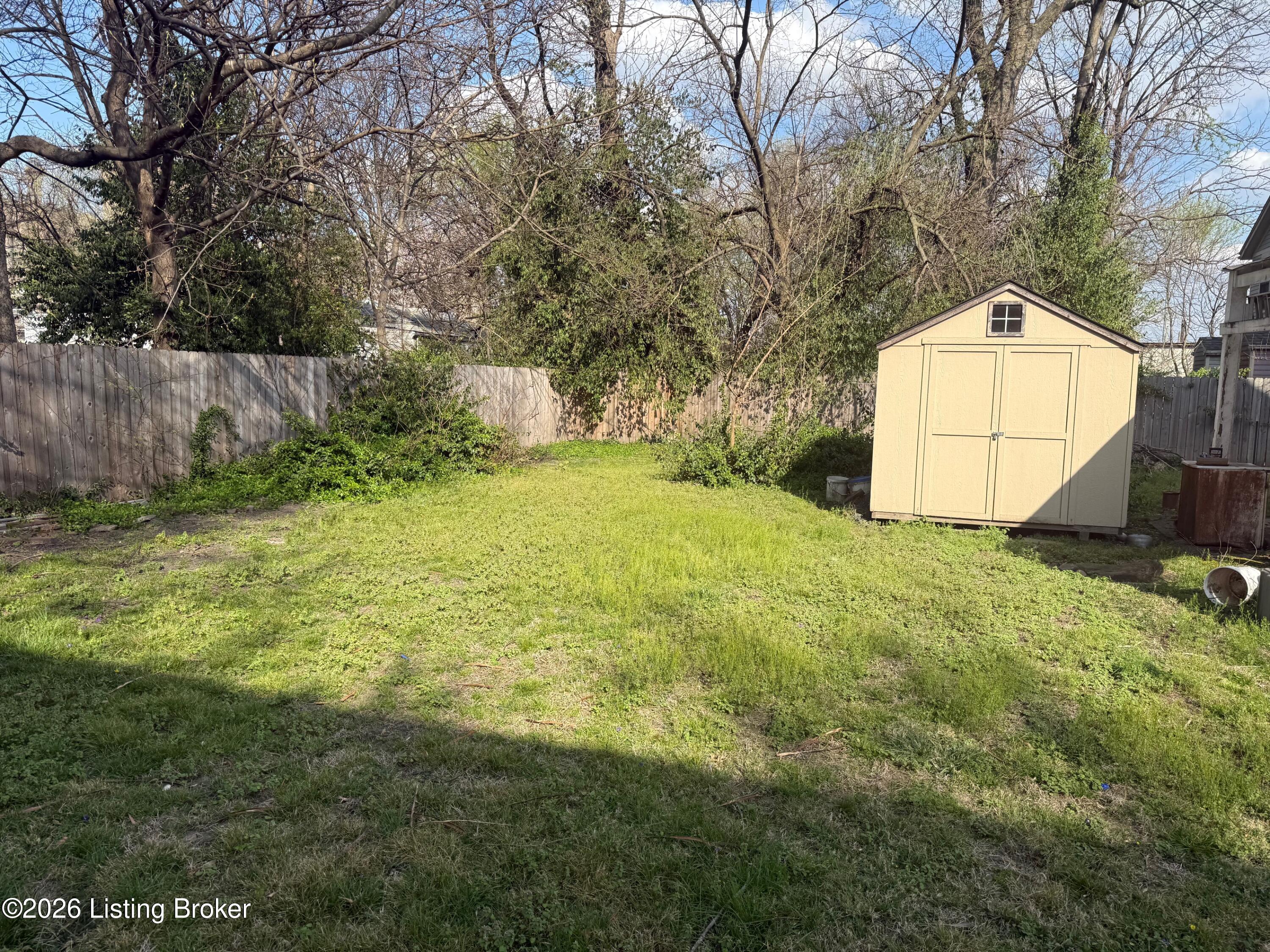 1523 W Oak St Property Photo 21