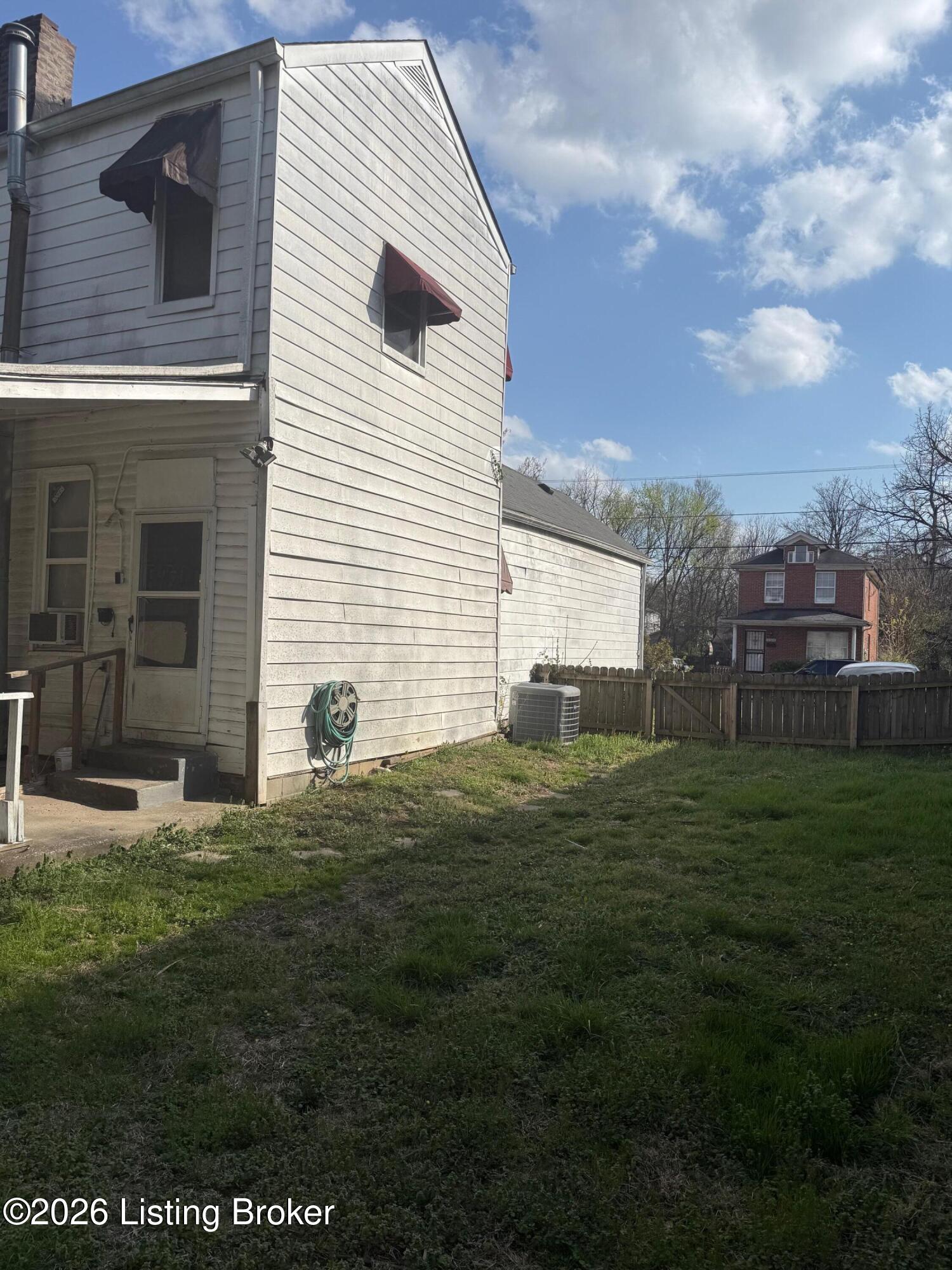 1523 W Oak St Property Photo 22