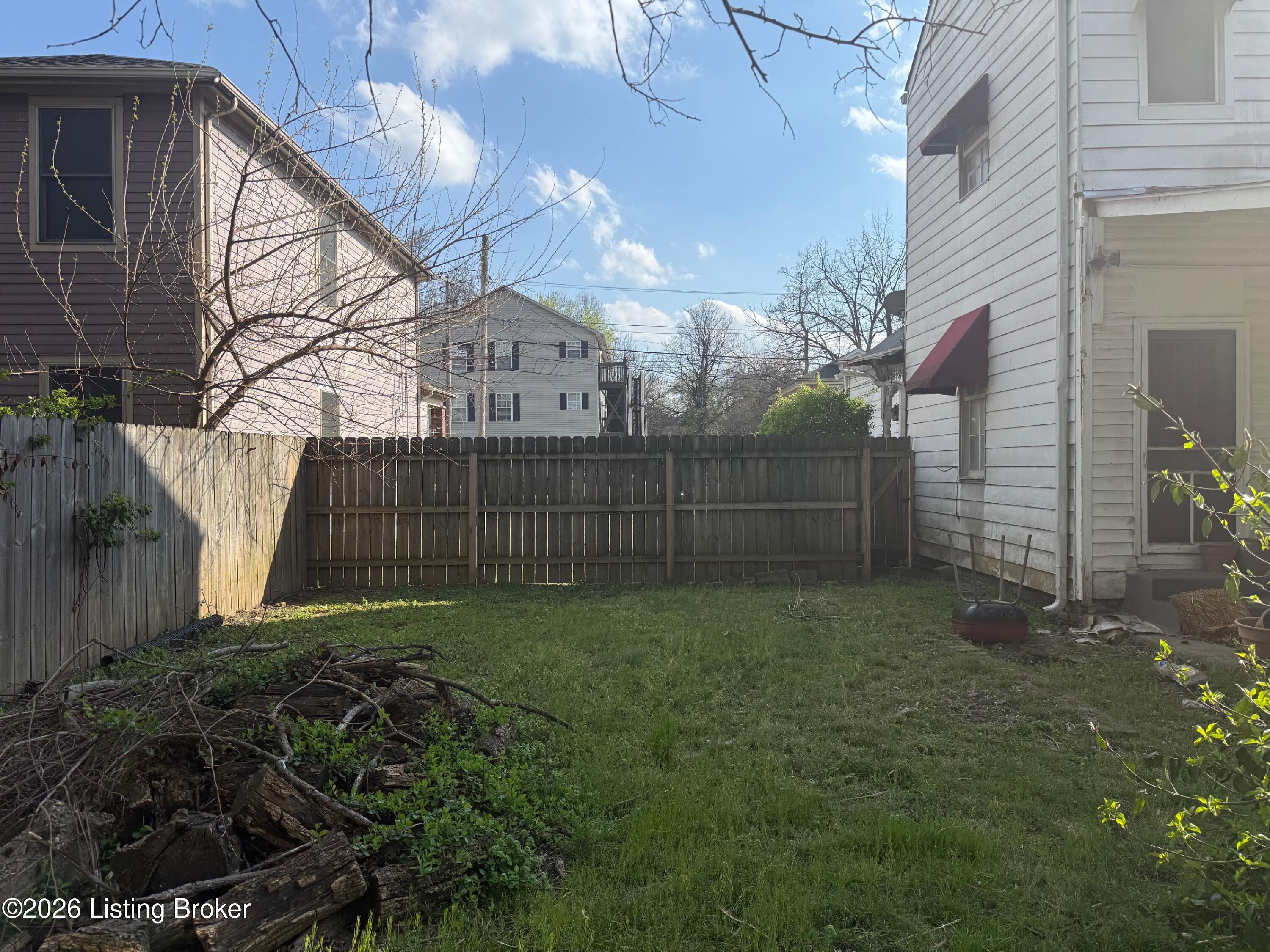 1523 W Oak St Property Photo 24