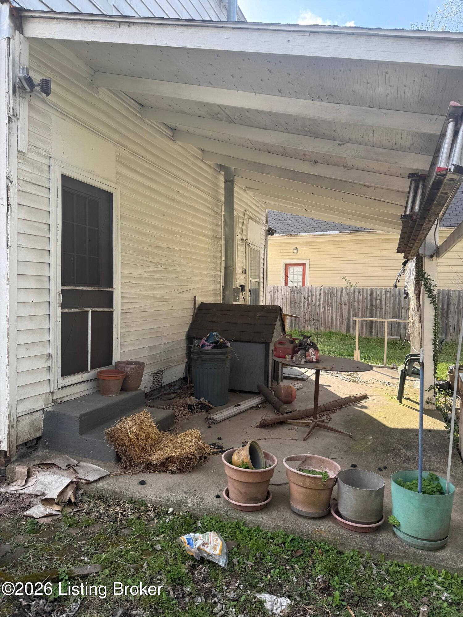 1523 W Oak St Property Photo 25