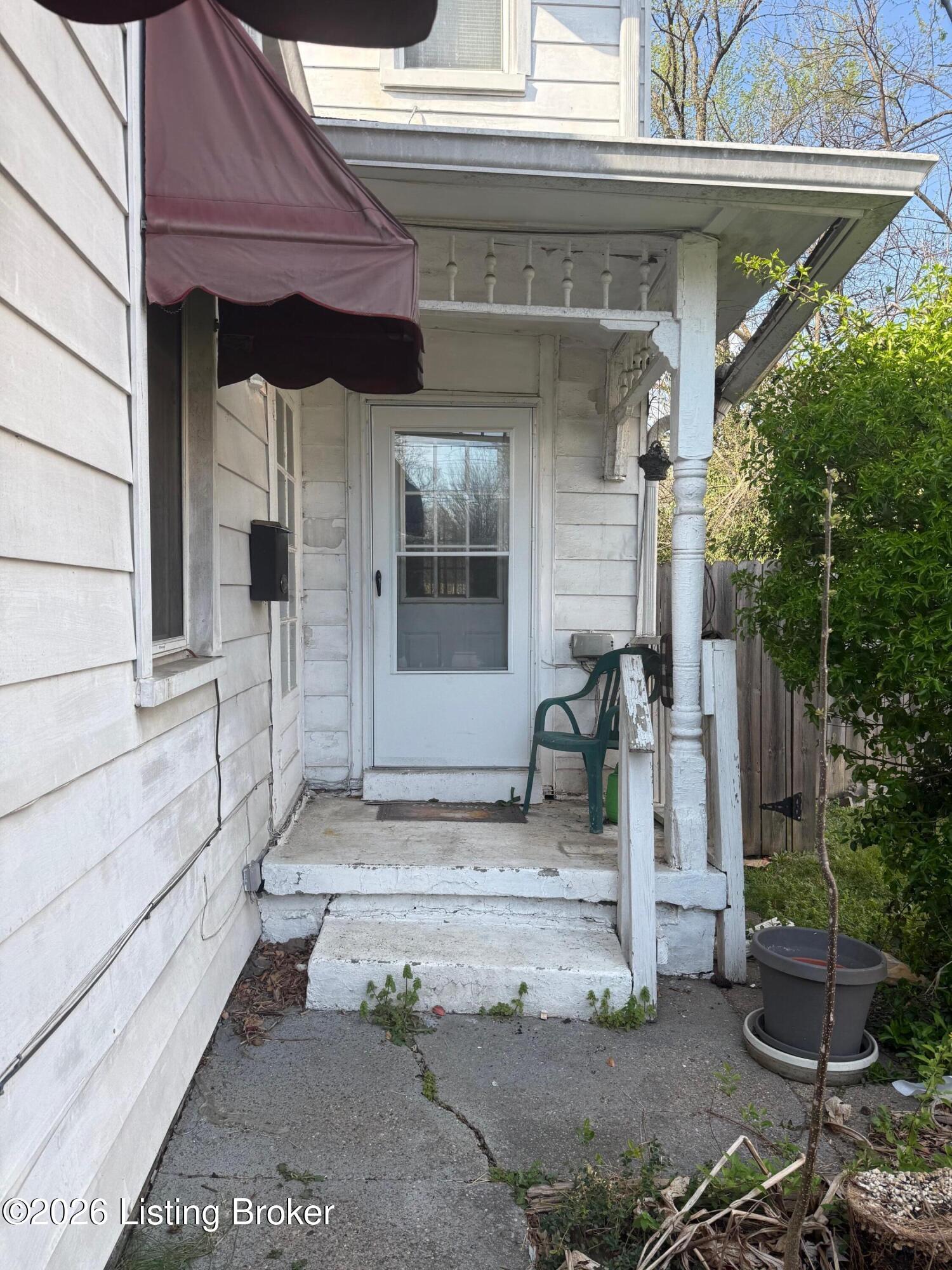 1523 W Oak St Property Photo 26