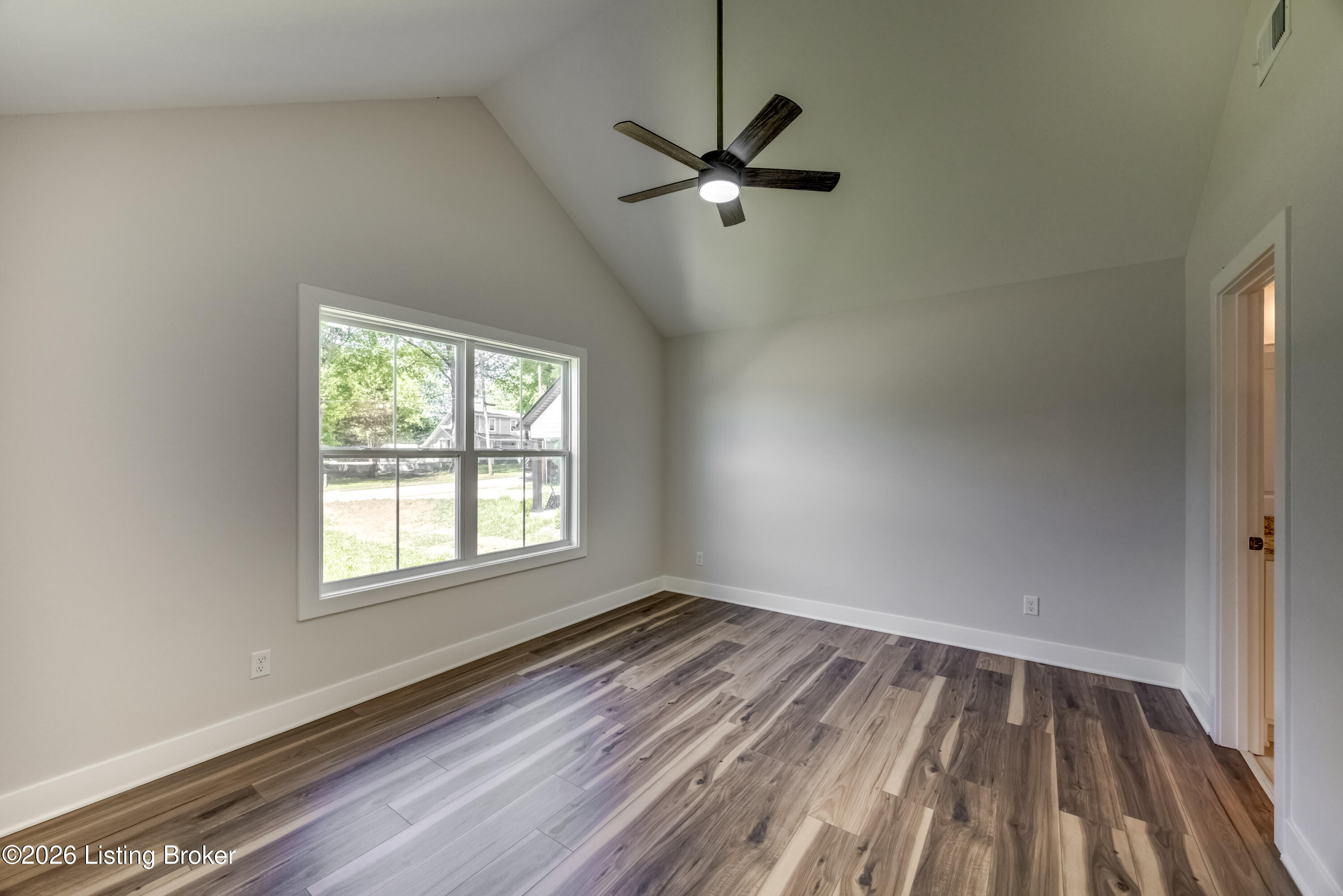 107 N Kennett Ave Property Photo 6