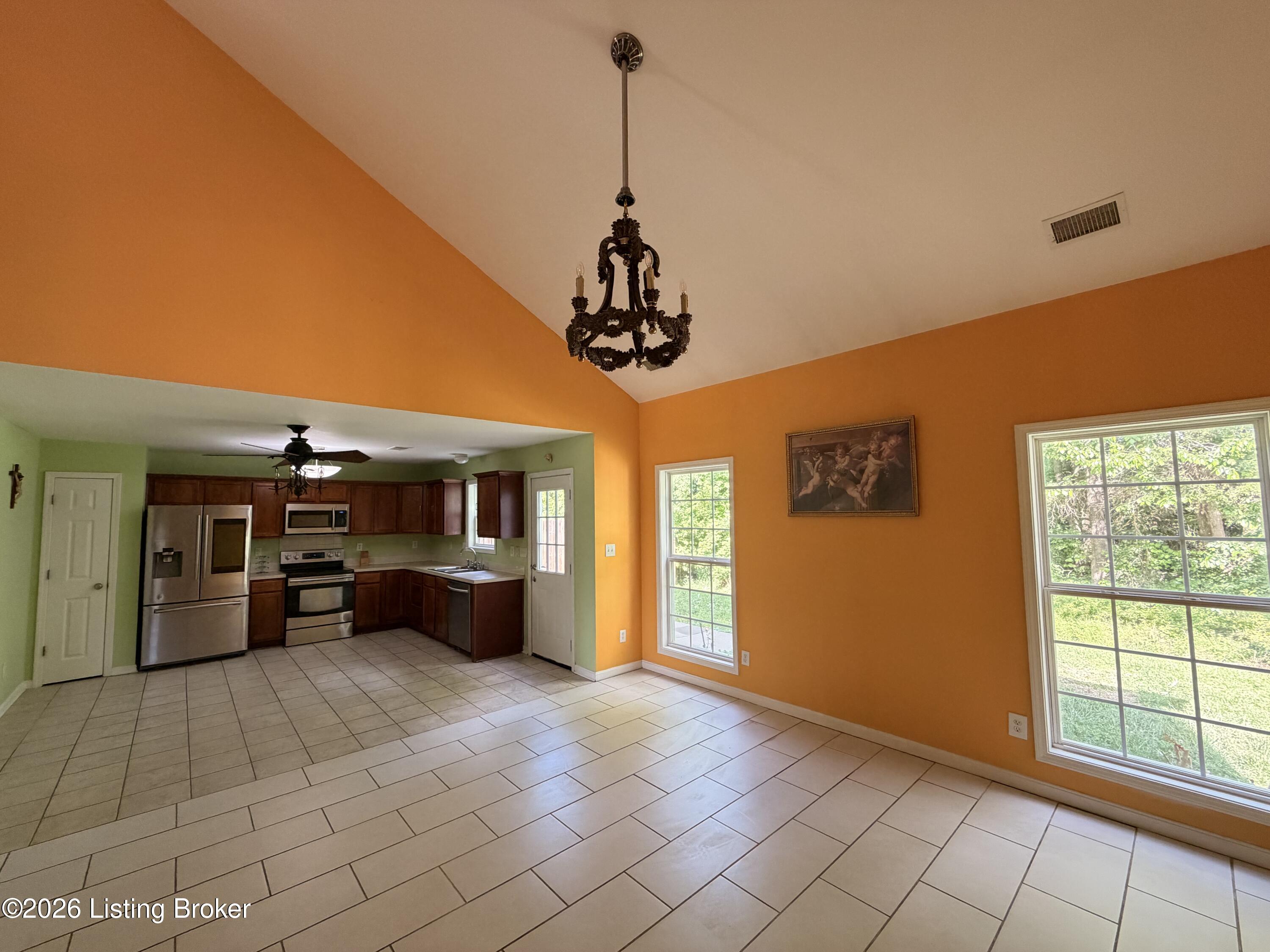 7001 Woodhaven Place Dr Property Photo 6