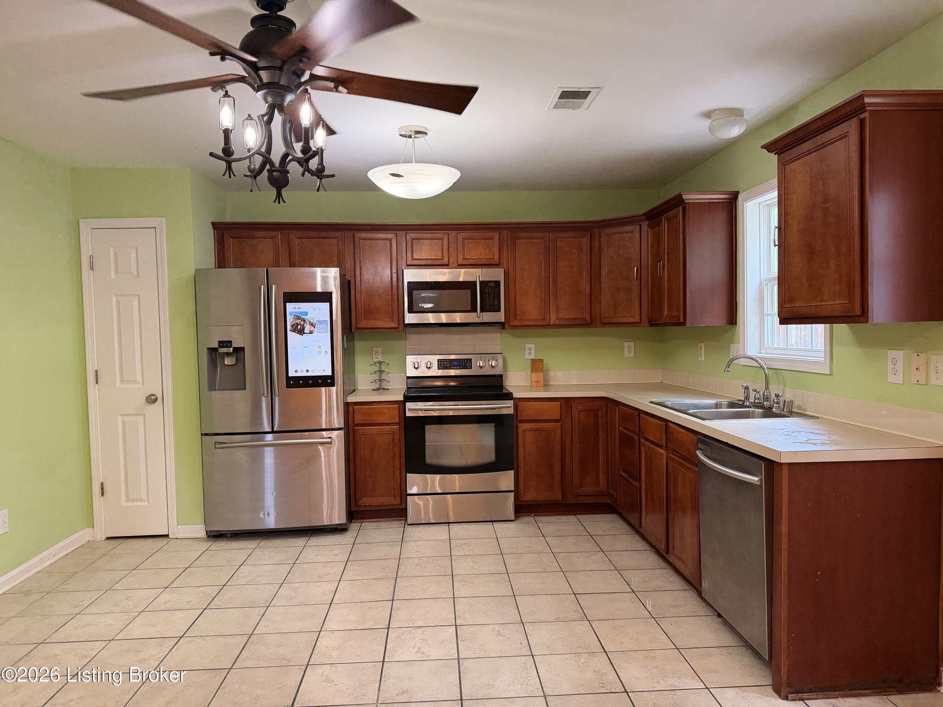 7001 Woodhaven Place Dr Property Photo 10