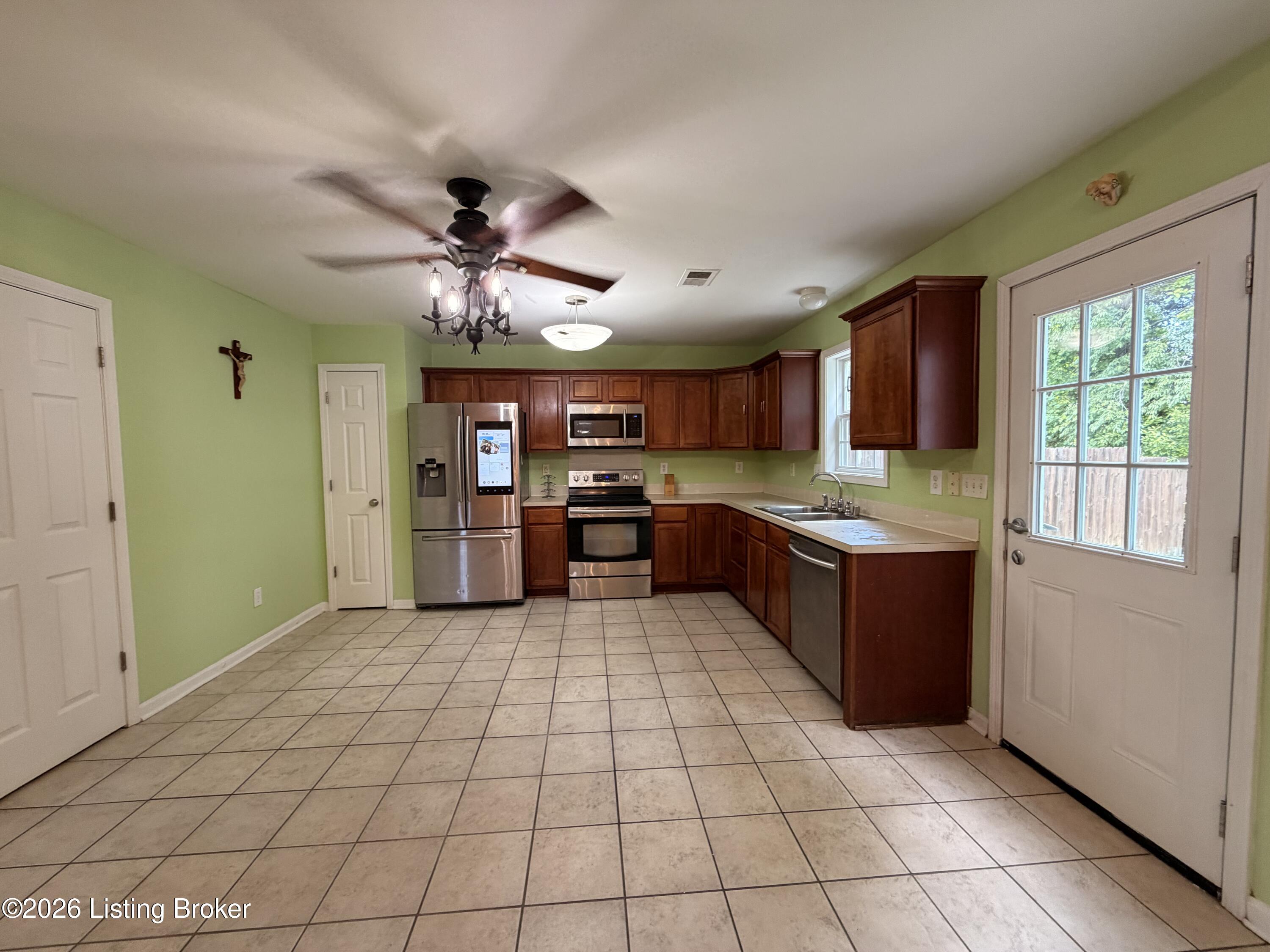 7001 Woodhaven Place Dr Property Photo 11