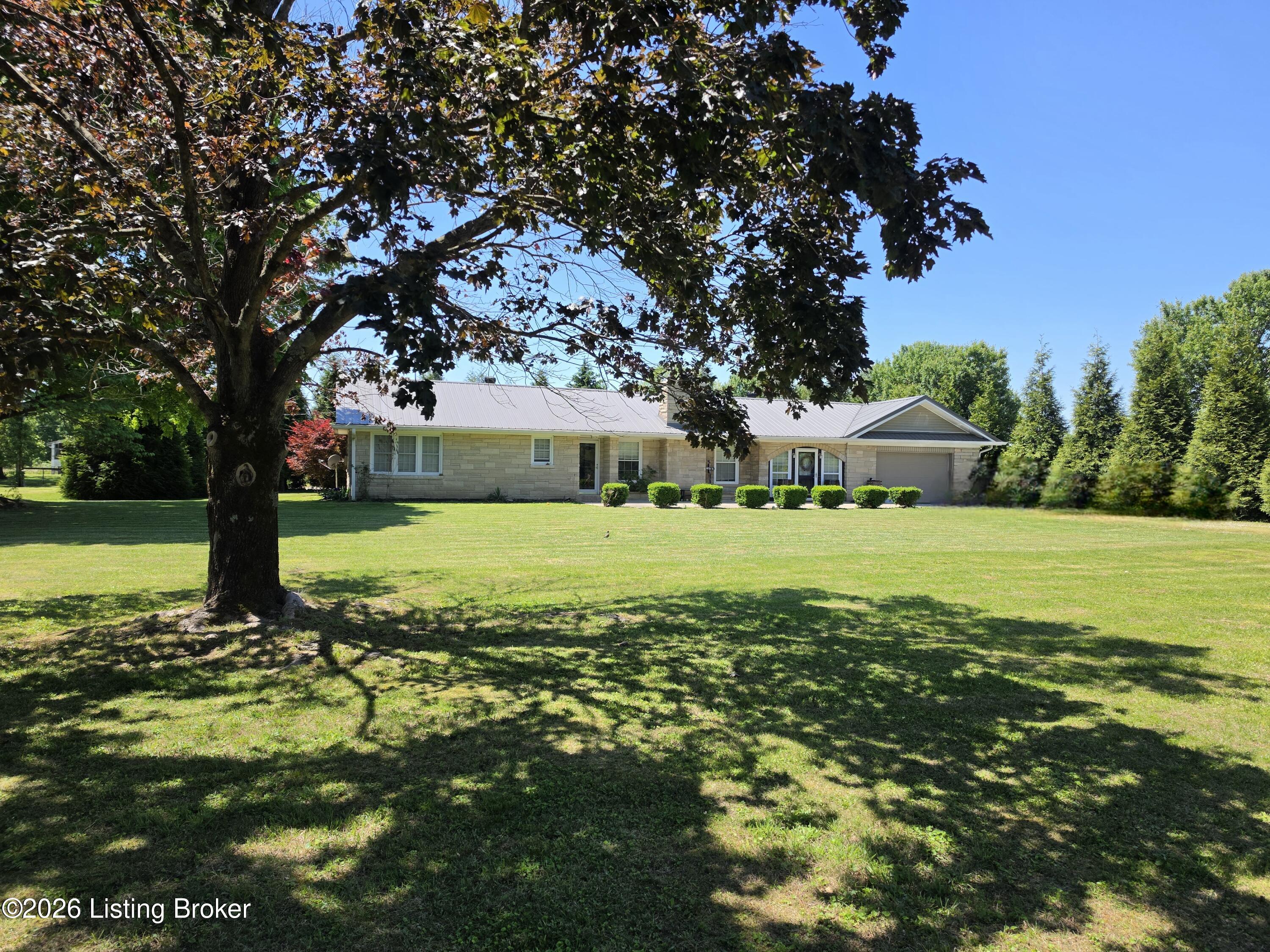 865 Tennessee Ridge Rd Property Photo 1