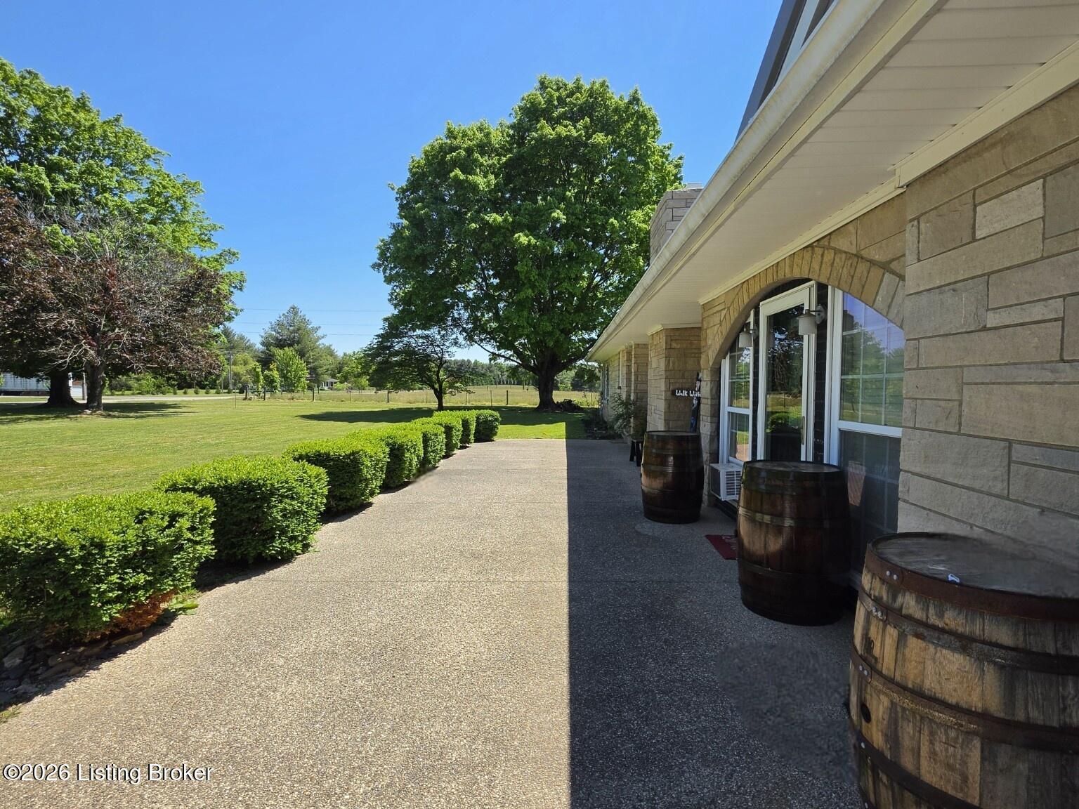 865 Tennessee Ridge Rd Property Photo 2