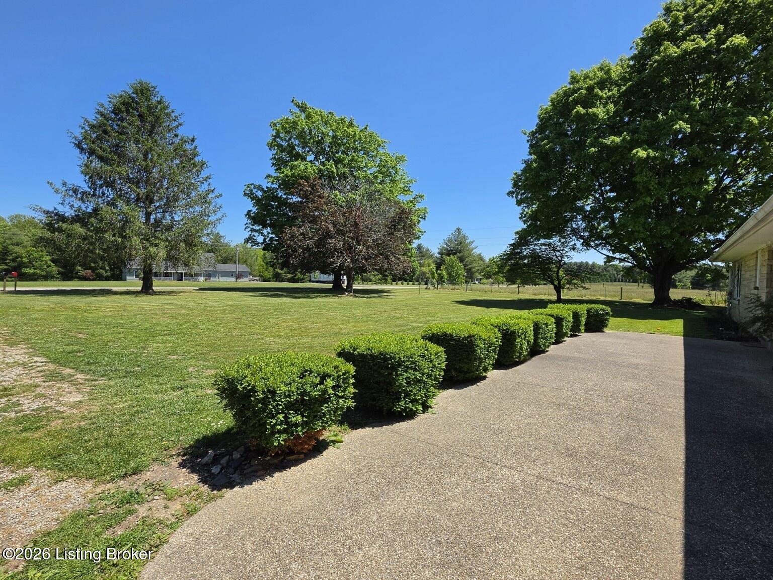 865 Tennessee Ridge Rd Property Photo 4