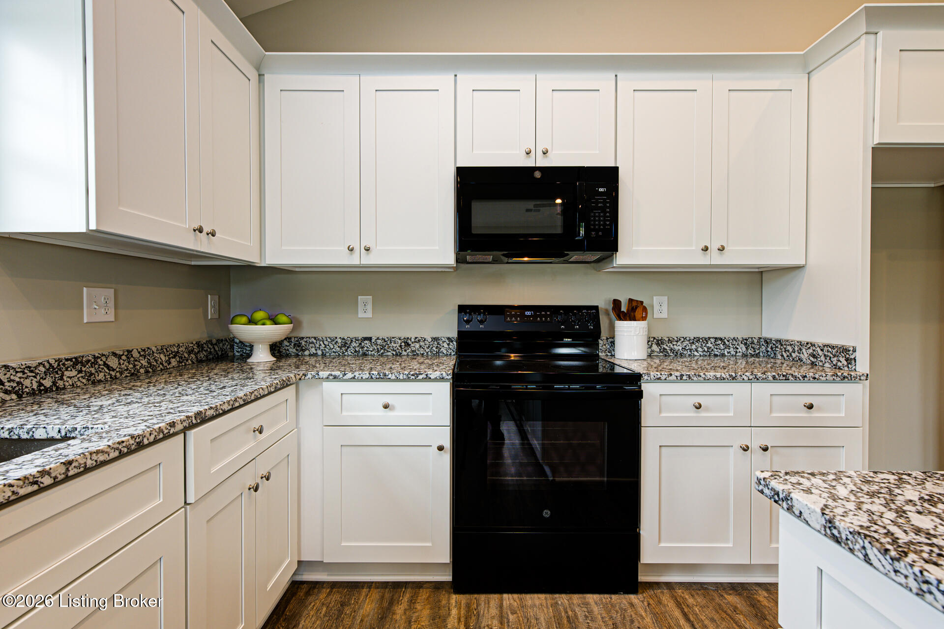10211 Lark Meadow Dr Property Photo 5