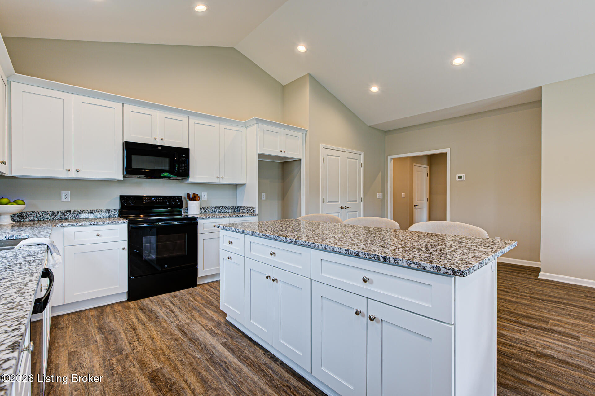 10211 Lark Meadow Dr Property Photo 6