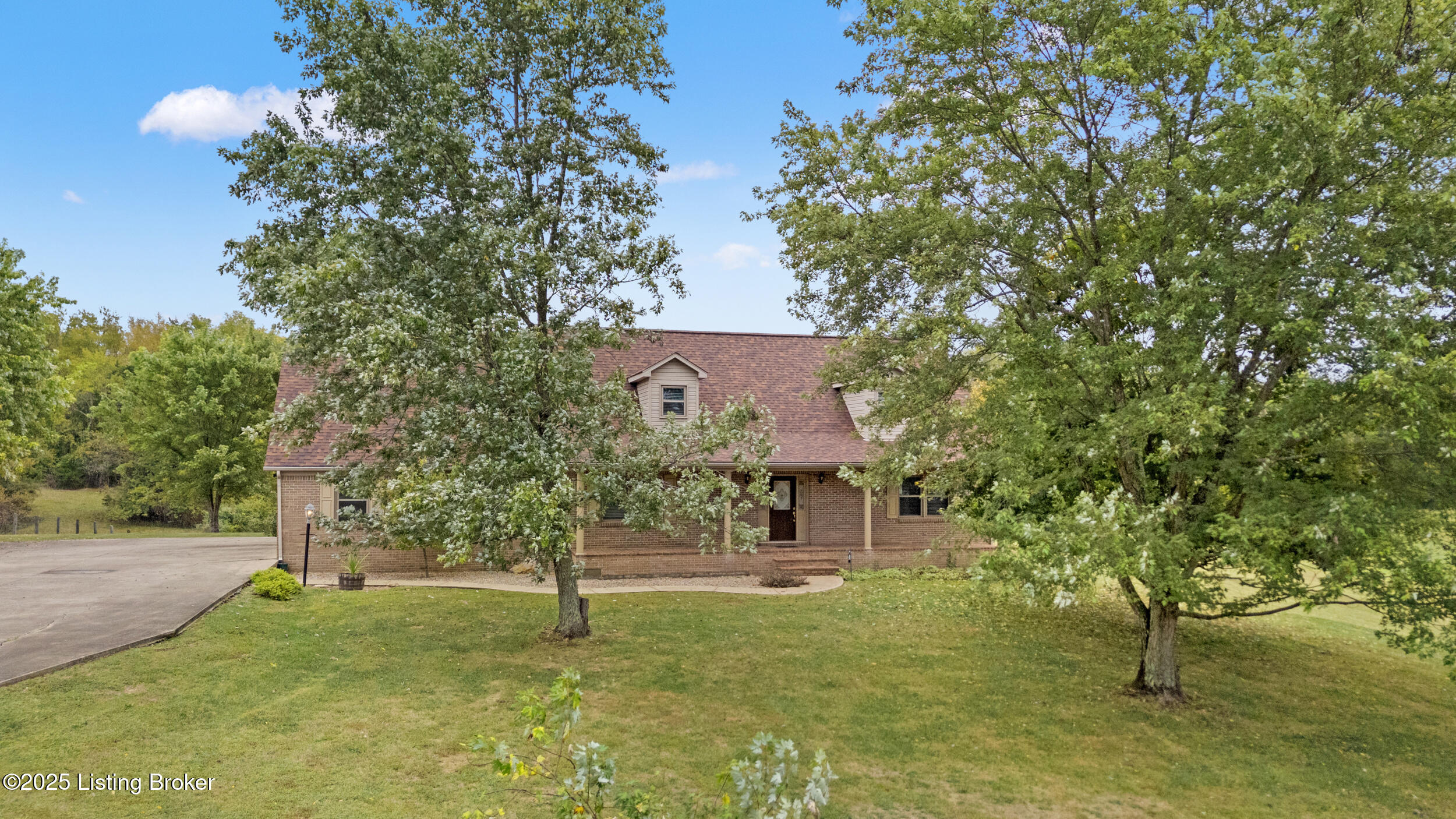 1233 Johnson Rd Property Photo 2