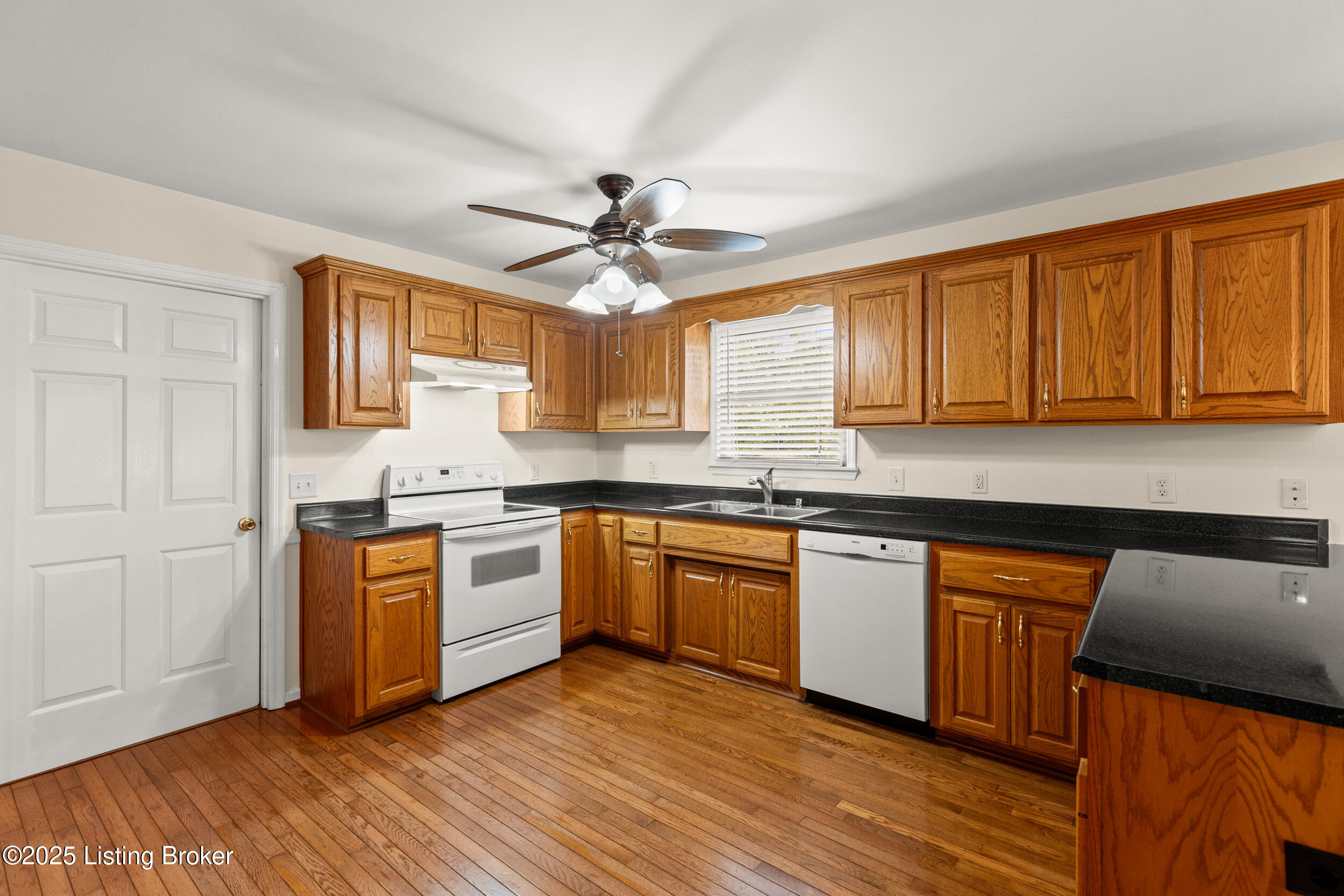 1233 Johnson Rd Property Photo 21