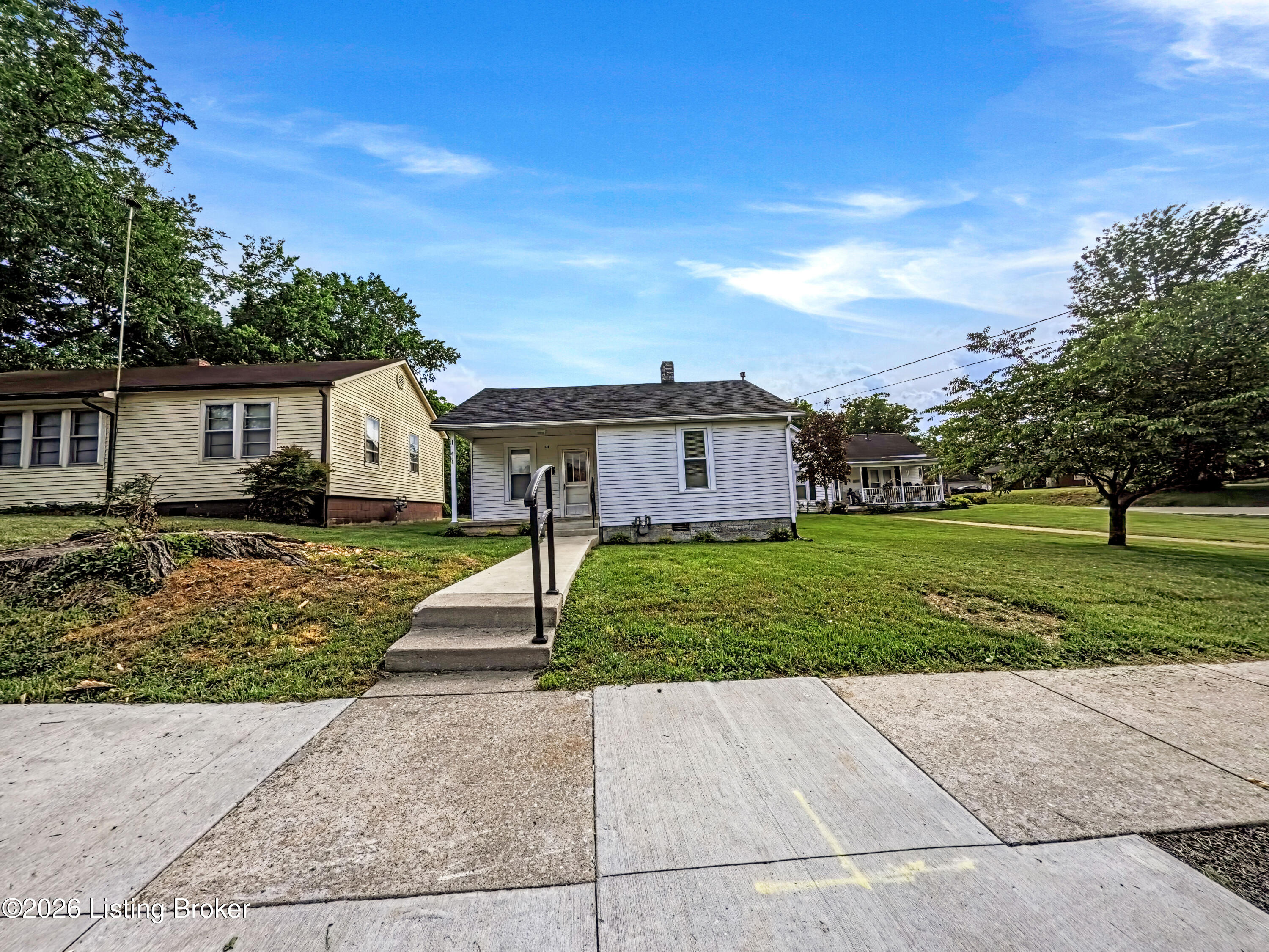 311 W Washington St Property Photo 4