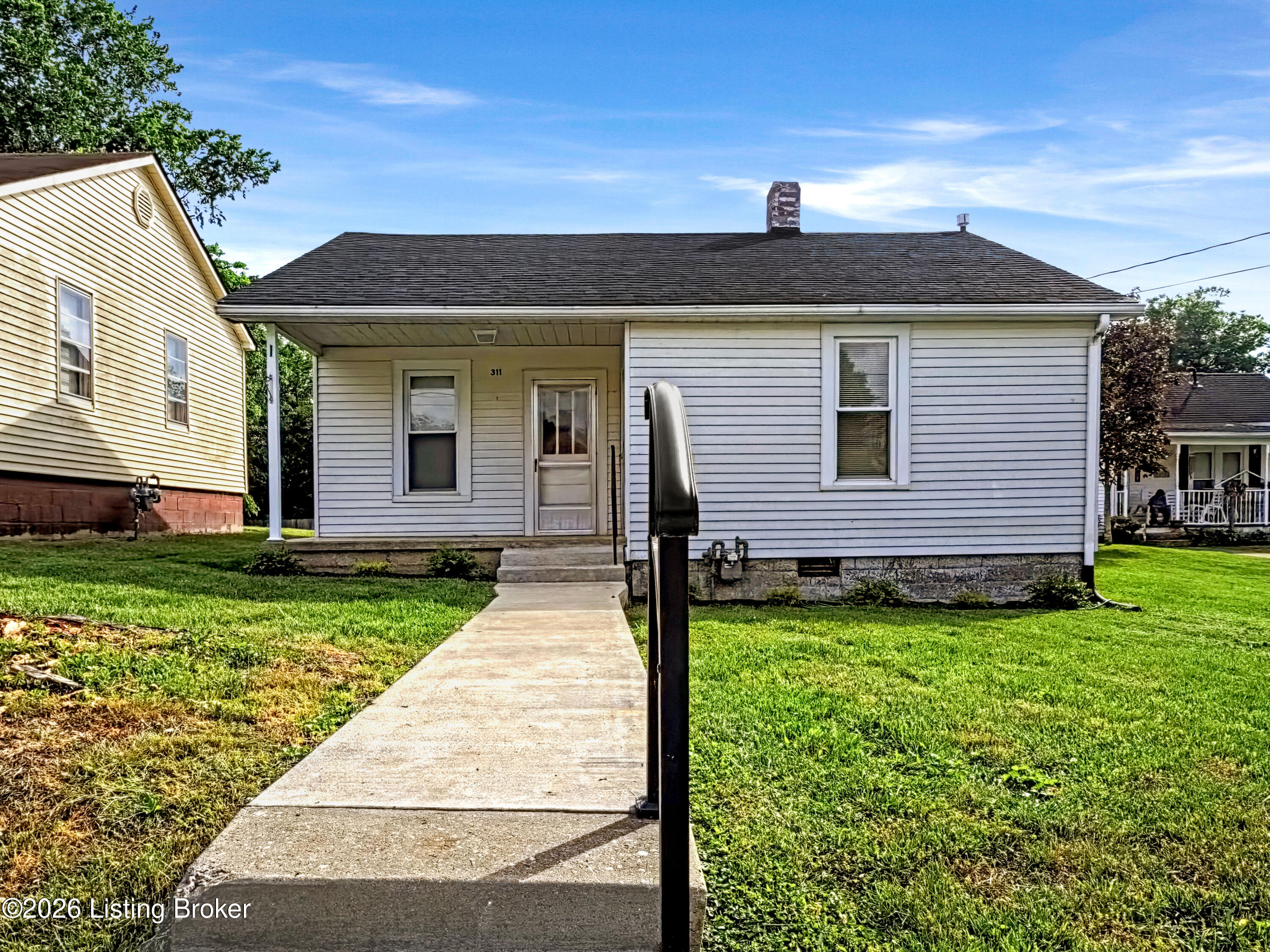 311 W Washington St Property Photo 5