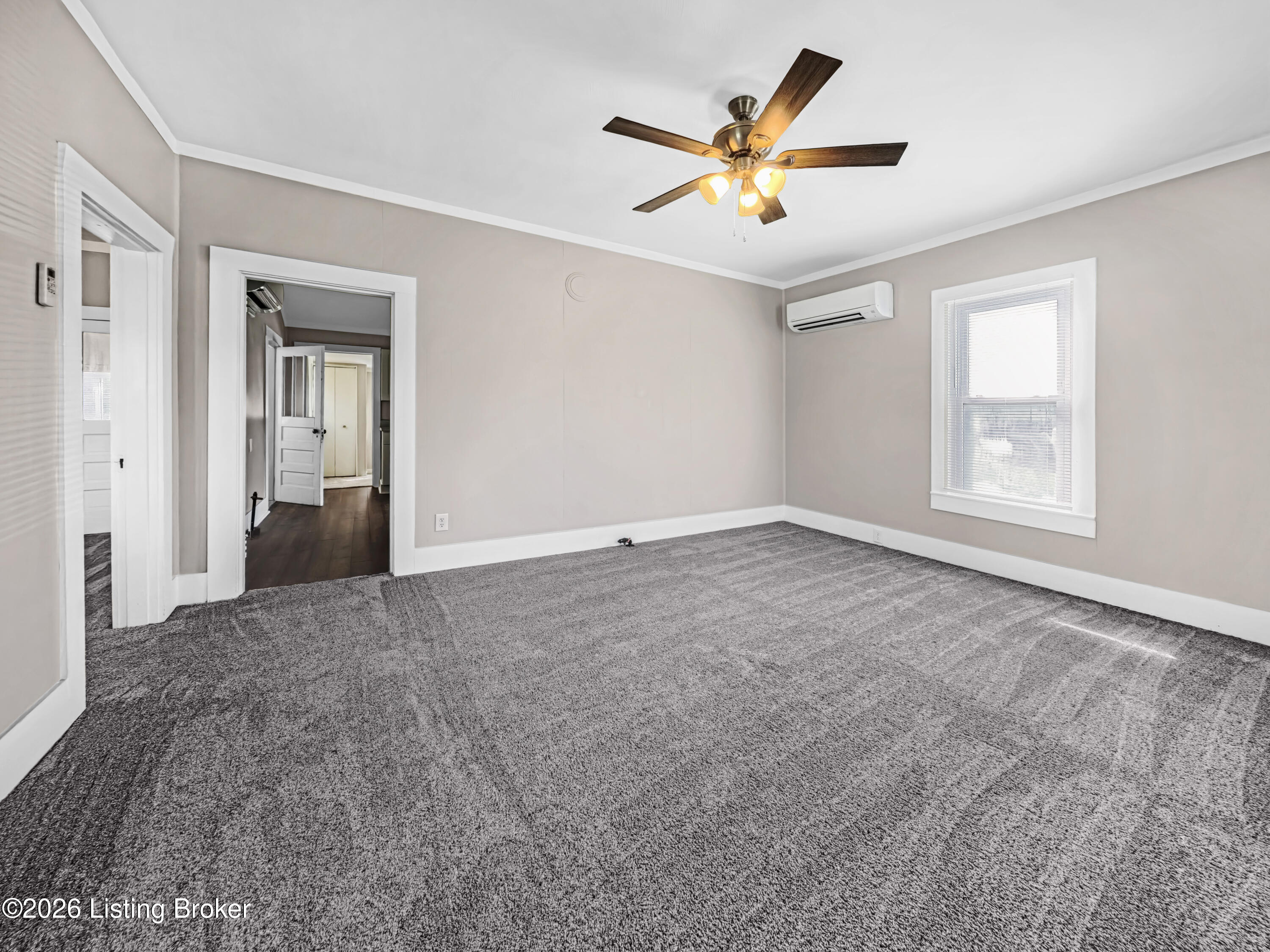311 W Washington St Property Photo 12