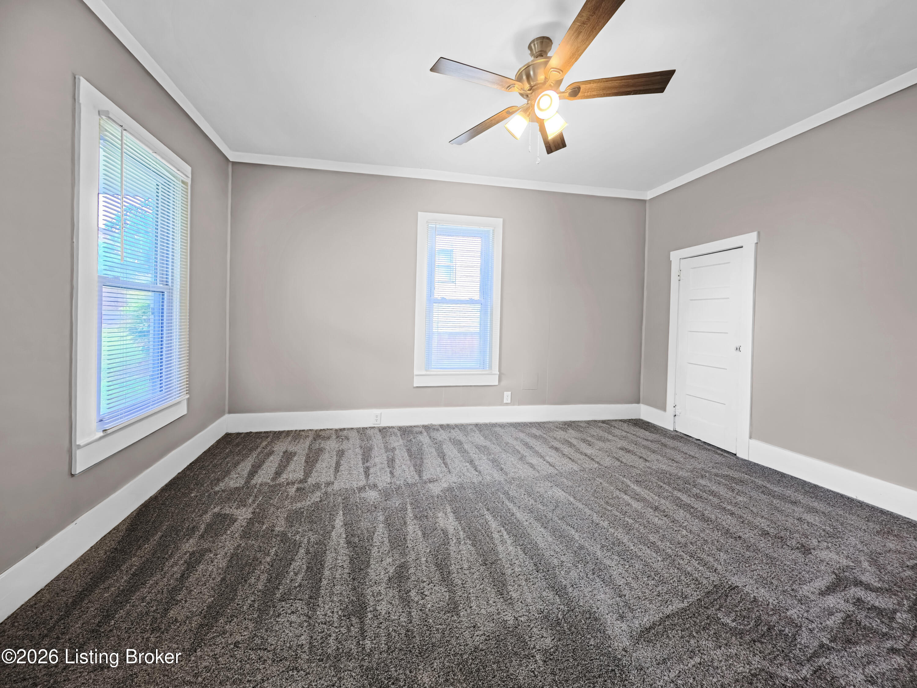 311 W Washington St Property Photo 14