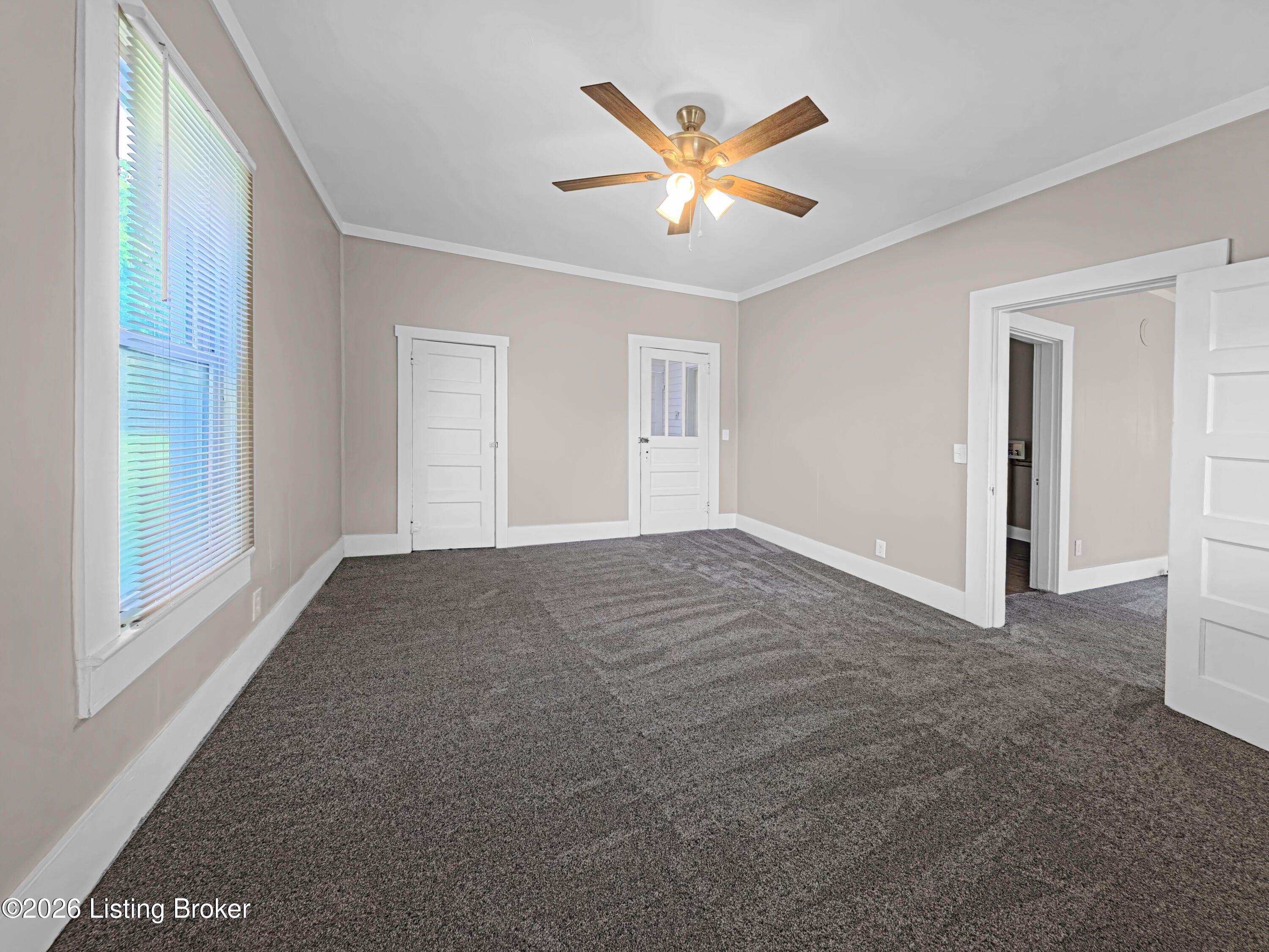 311 W Washington St Property Photo 15