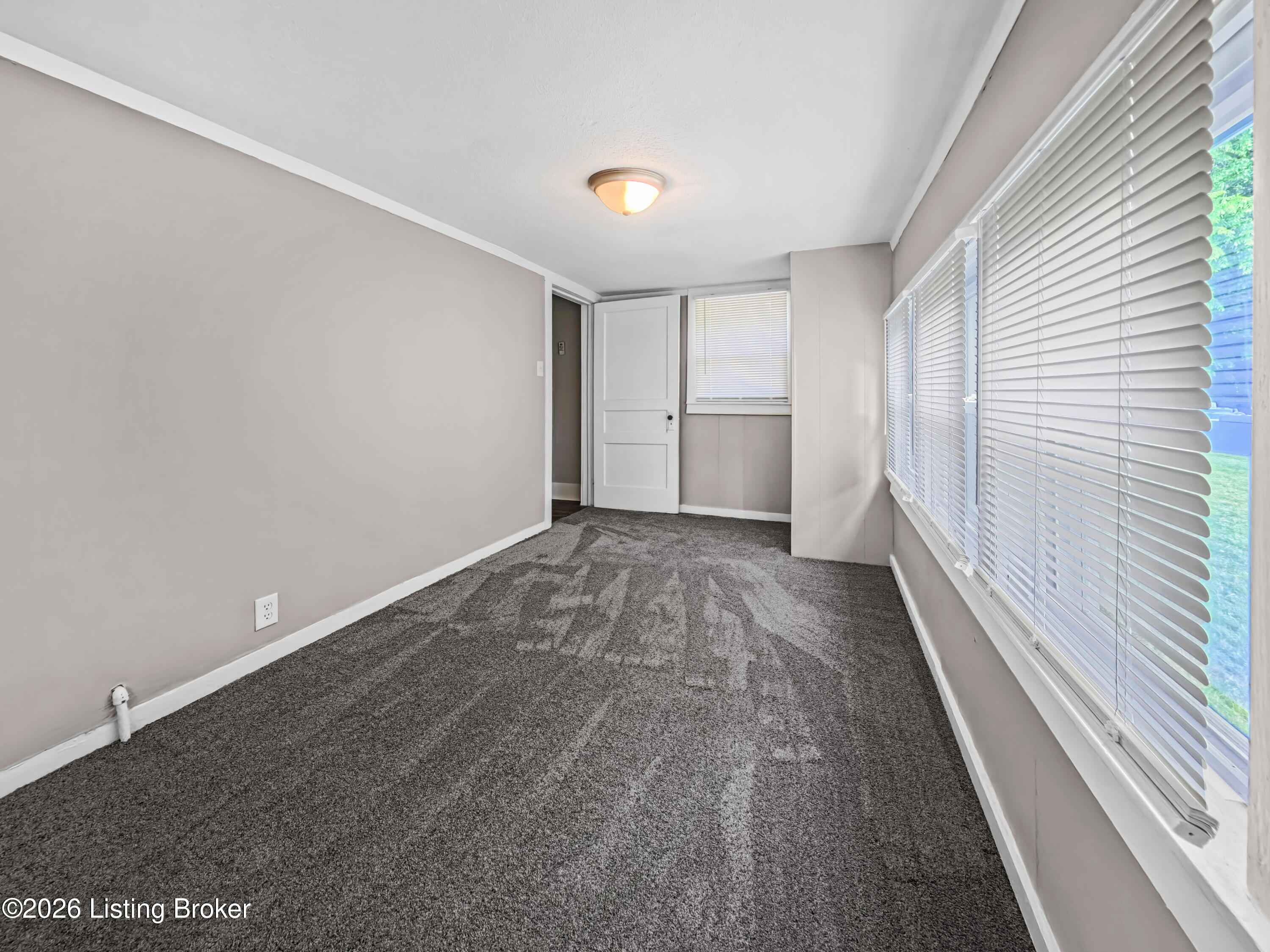 311 W Washington St Property Photo 18