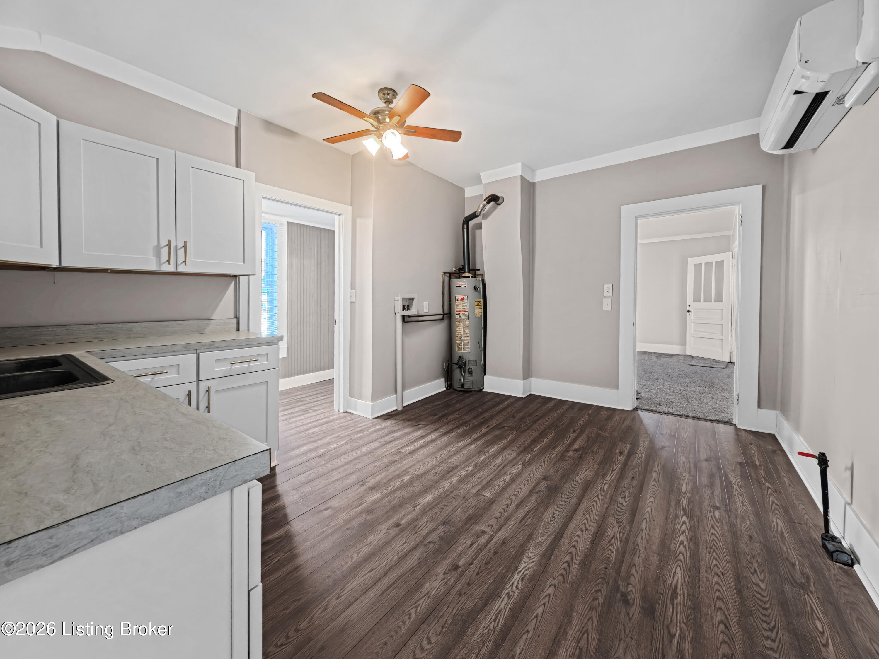 311 W Washington St Property Photo 19