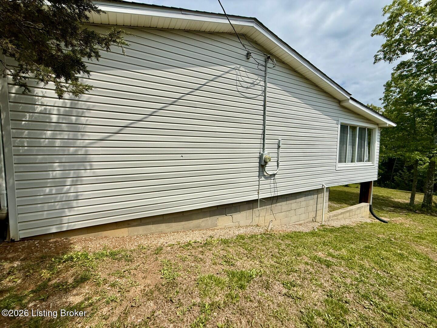 769 Whispering Pine Cir Property Photo 4