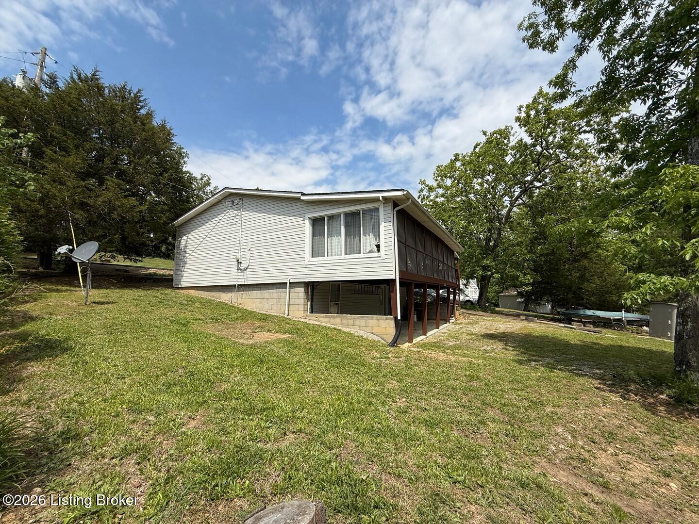 769 Whispering Pine Cir Property Photo 5