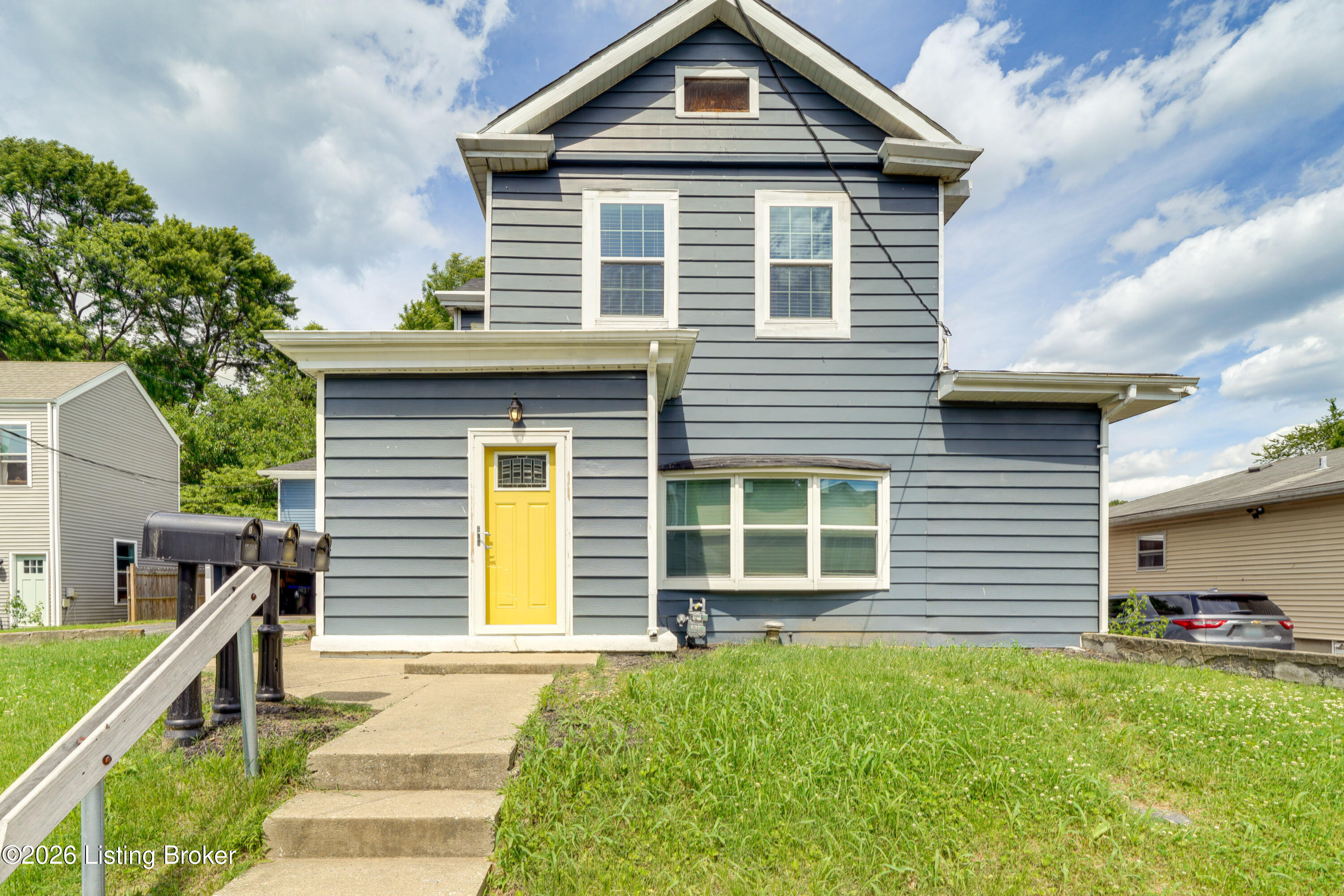 253 Thompson Ave Property Photo 1