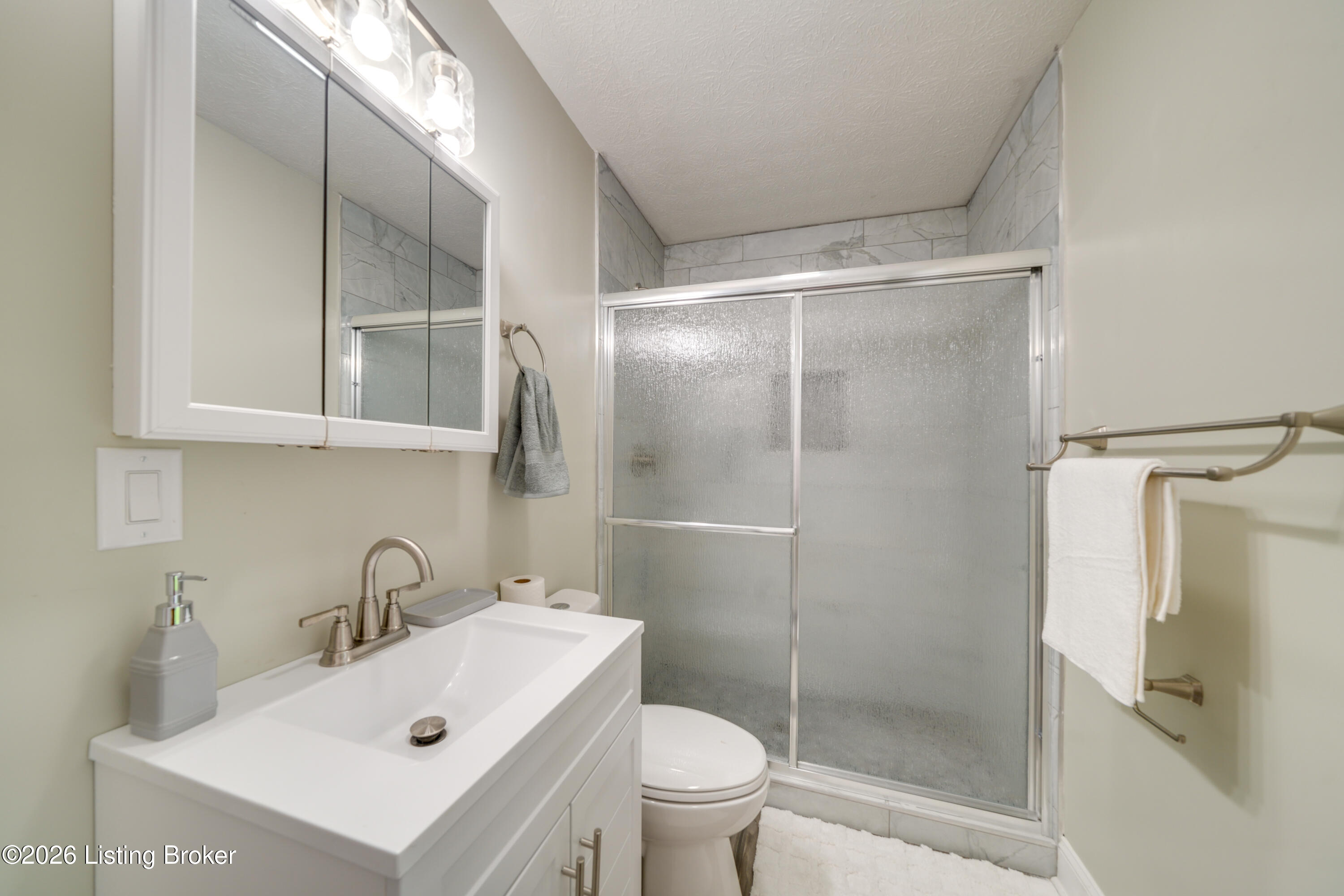 255 Thompson Ave Property Photo 23